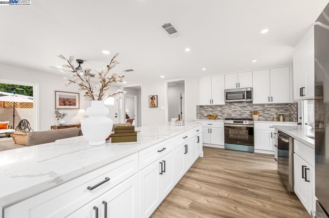 Detail Gallery Image 4 of 14 For 1205 Marguerite St, Livermore,  CA 94550 - 2 Beds | 1 Baths