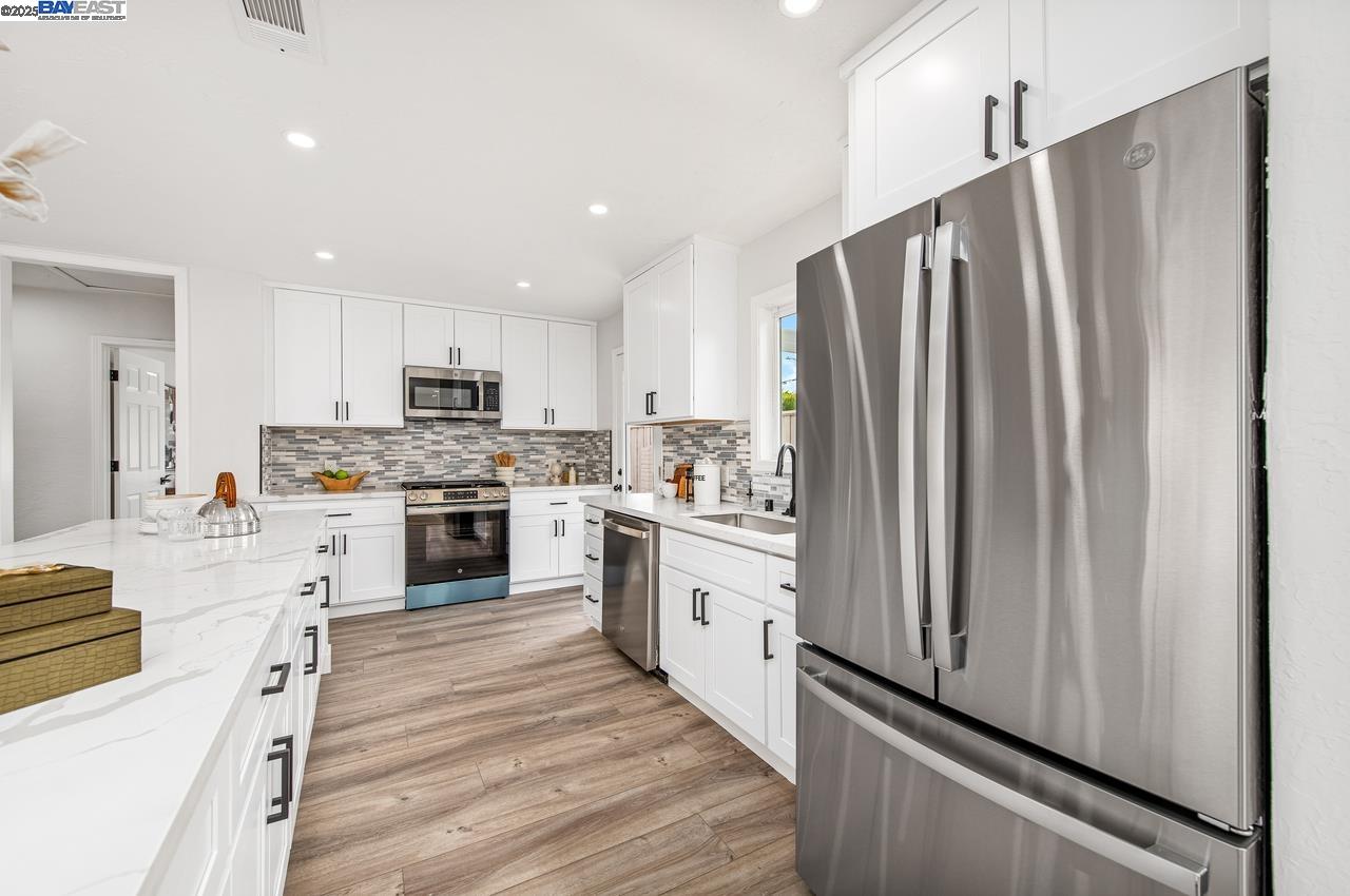 Detail Gallery Image 5 of 14 For 1205 Marguerite St, Livermore,  CA 94550 - 2 Beds | 1 Baths