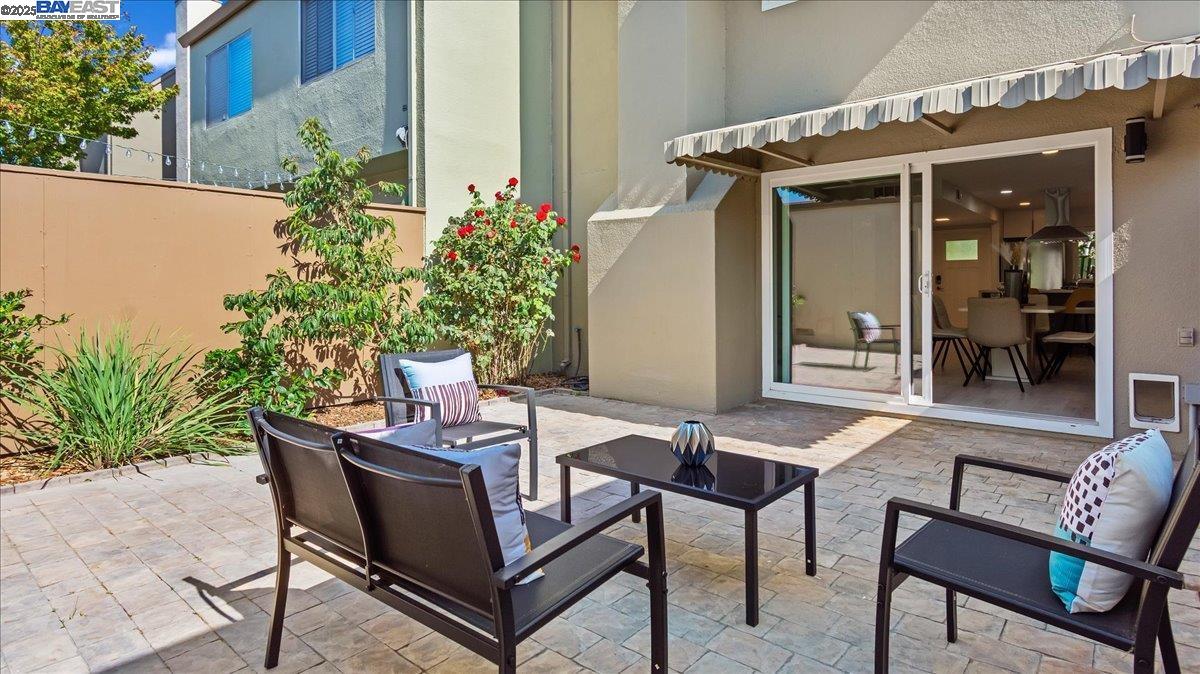 Detail Gallery Image 12 of 37 For 3027 Alta Vista, Alameda,  CA 94502 - 2 Beds | 2 Baths