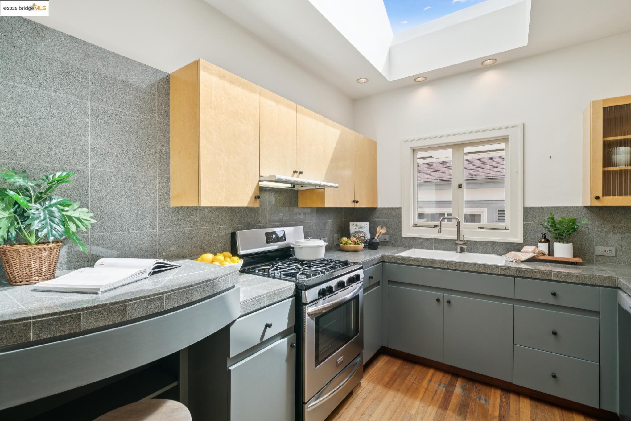 Detail Gallery Image 34 of 58 For 408 Euclid Ave, Oakland,  CA 94610 - – Beds | – Baths