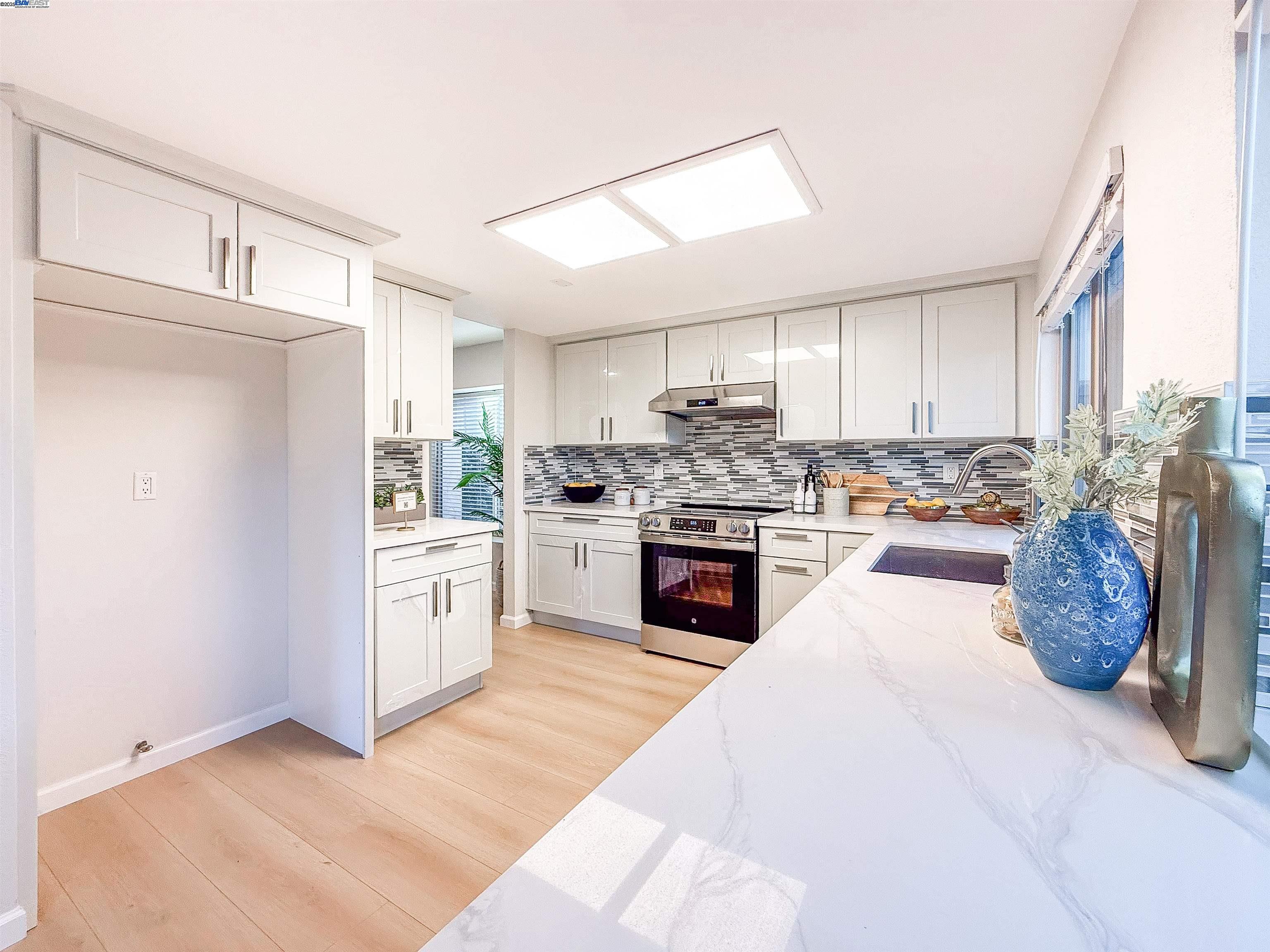Detail Gallery Image 7 of 30 For 773 Coronado, Foster City,  CA 94404 - 4 Beds | 3 Baths