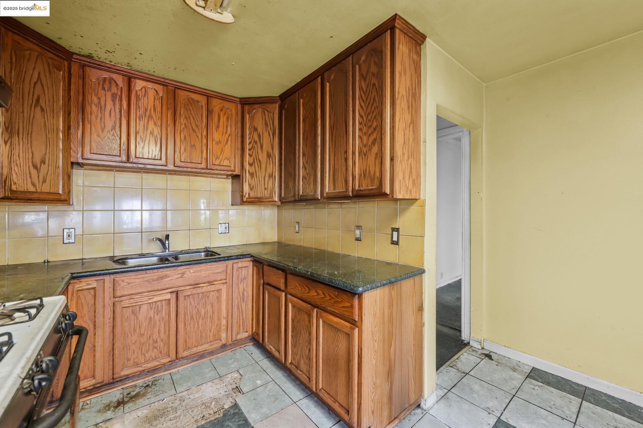 Detail Gallery Image 18 of 47 For 41 Apollo St, San Francisco,  CA 94124 - 3 Beds | 2 Baths