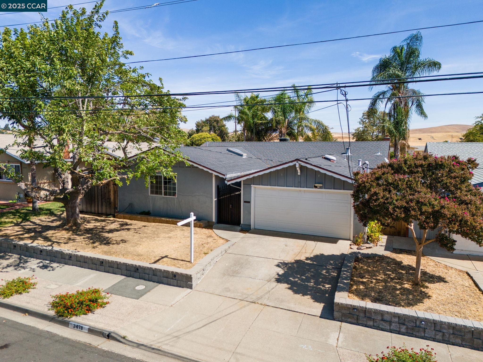 Detail Gallery Image 2 of 35 For 3478 Esperanza Drive, Concord,  CA 94519 - 4 Beds | 3 Baths