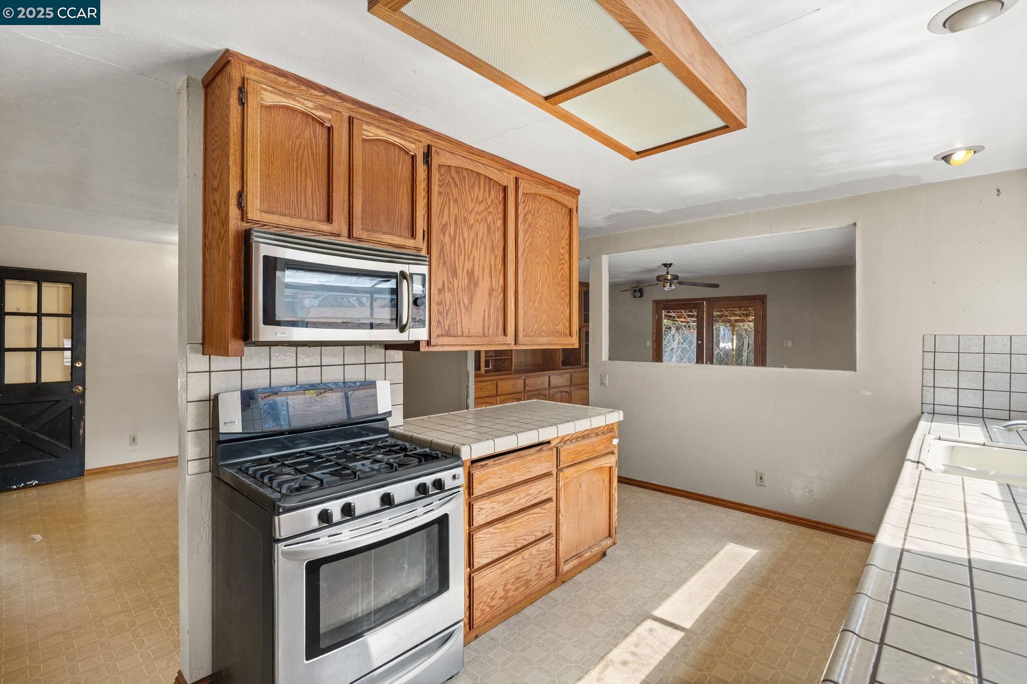 Detail Gallery Image 7 of 35 For 3478 Esperanza Drive, Concord,  CA 94519 - 4 Beds | 3 Baths