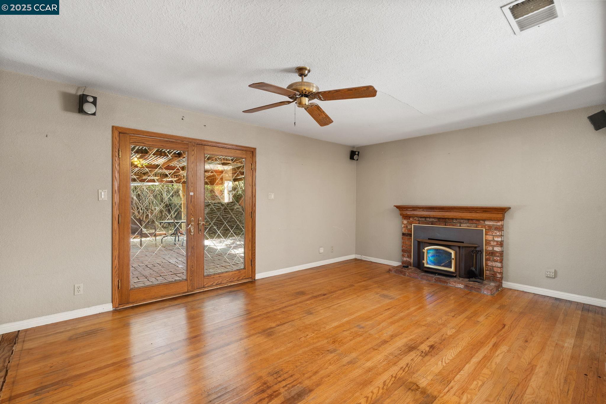 Detail Gallery Image 9 of 35 For 3478 Esperanza Drive, Concord,  CA 94519 - 4 Beds | 3 Baths