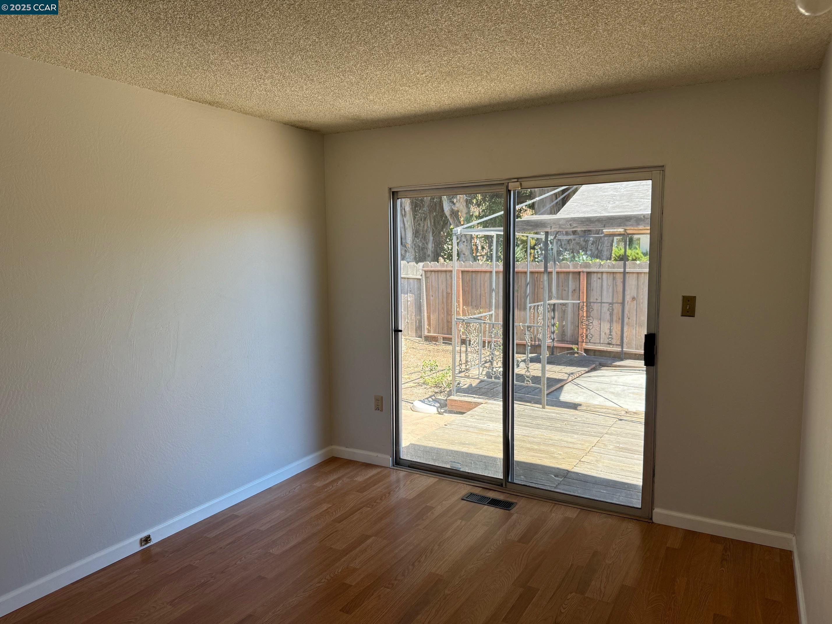 Detail Gallery Image 11 of 25 For 2722 Moyers Rd, Richmond,  CA 94806 - 3 Beds | 2 Baths