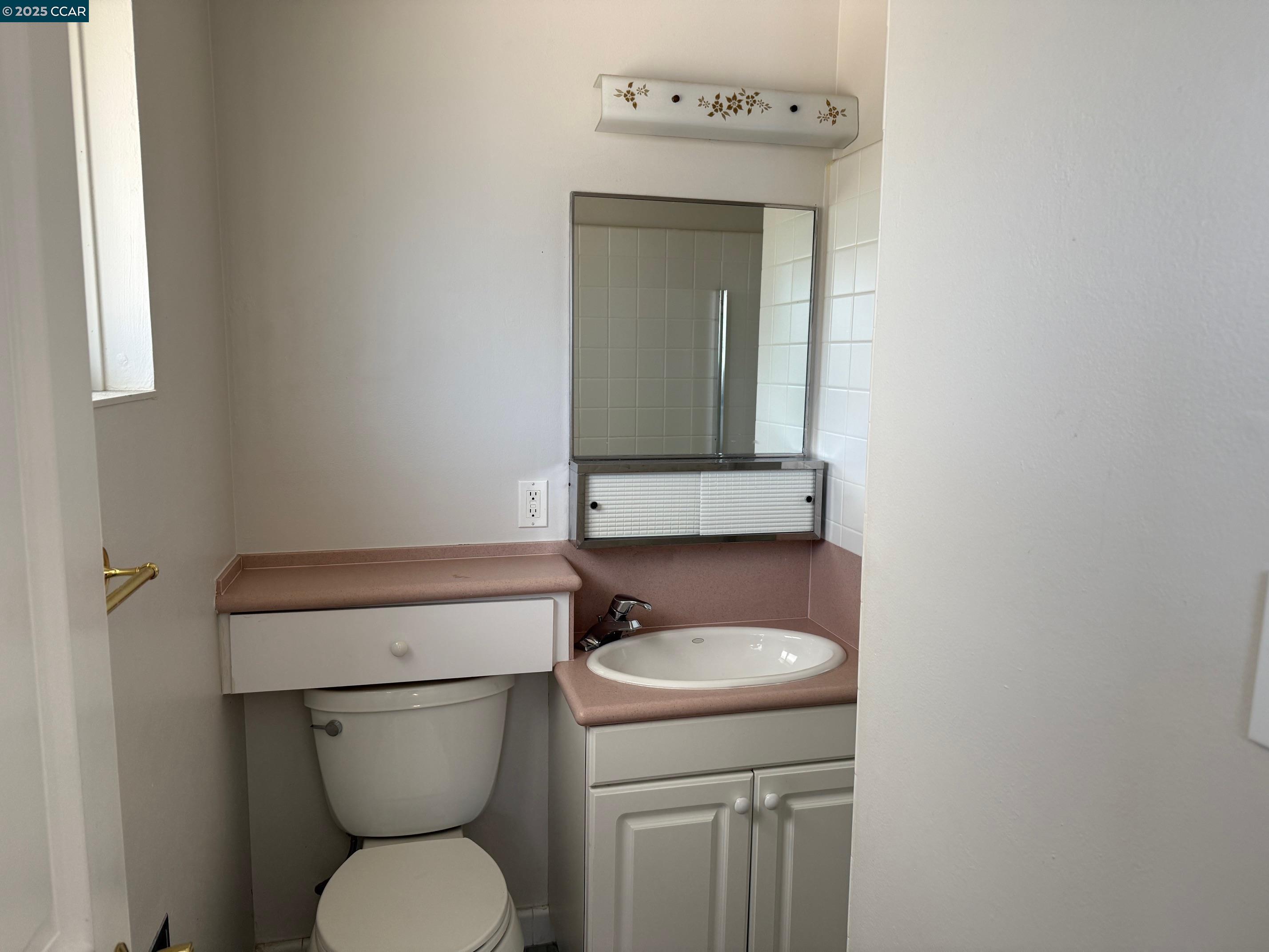 Detail Gallery Image 15 of 25 For 2722 Moyers Rd, Richmond,  CA 94806 - 3 Beds | 2 Baths