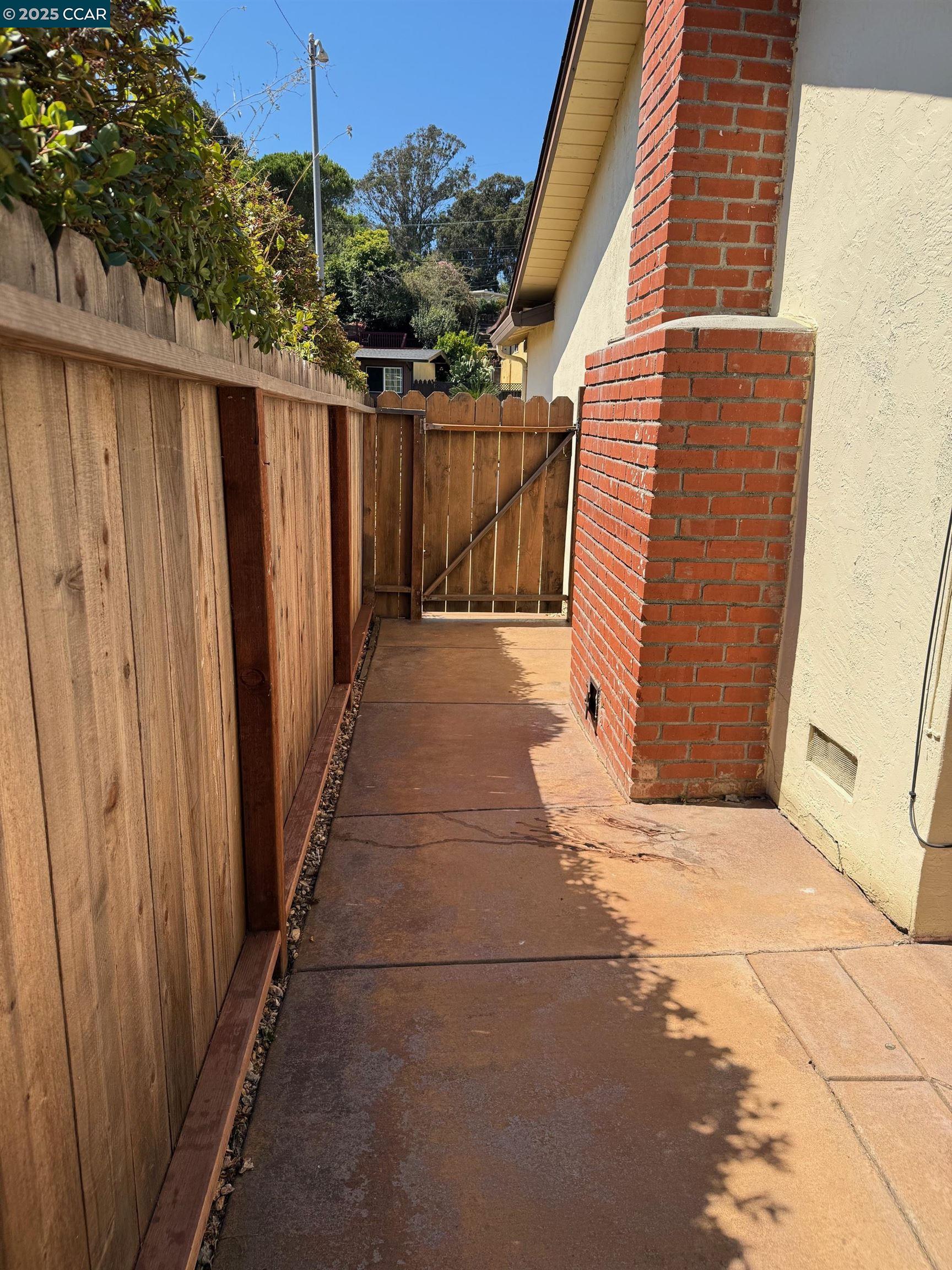 Detail Gallery Image 17 of 25 For 2722 Moyers Rd, Richmond,  CA 94806 - 3 Beds | 2 Baths