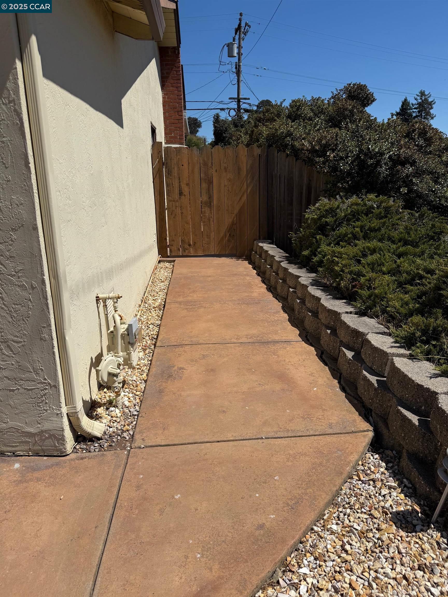 Detail Gallery Image 18 of 25 For 2722 Moyers Rd, Richmond,  CA 94806 - 3 Beds | 2 Baths