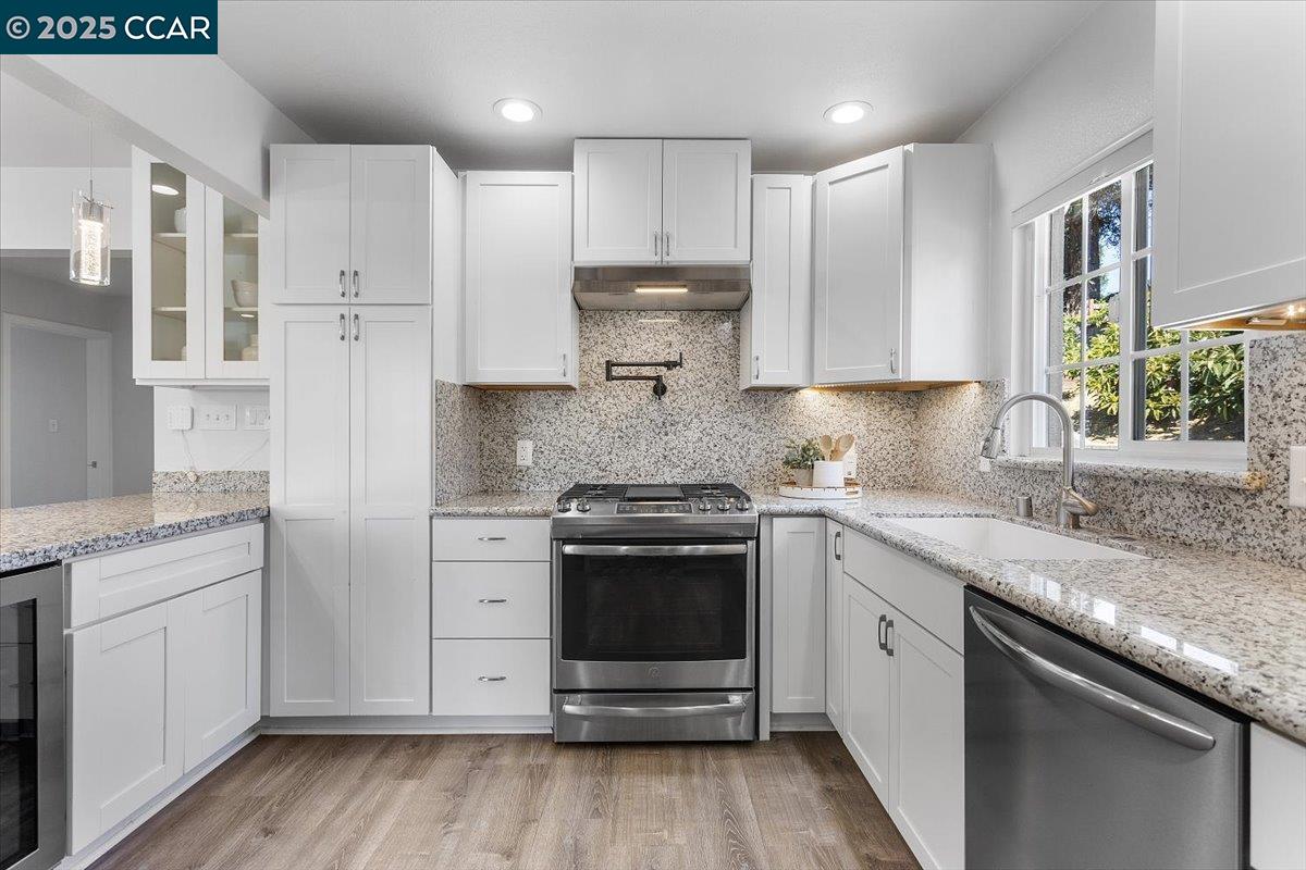 Detail Gallery Image 21 of 50 For 5030 Ray Ave, Castro Valley,  CA 94546 - 4 Beds | 2 Baths