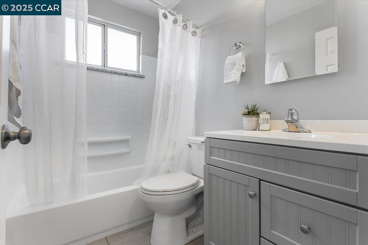 Detail Gallery Image 26 of 50 For 5030 Ray Ave, Castro Valley,  CA 94546 - 4 Beds | 2 Baths
