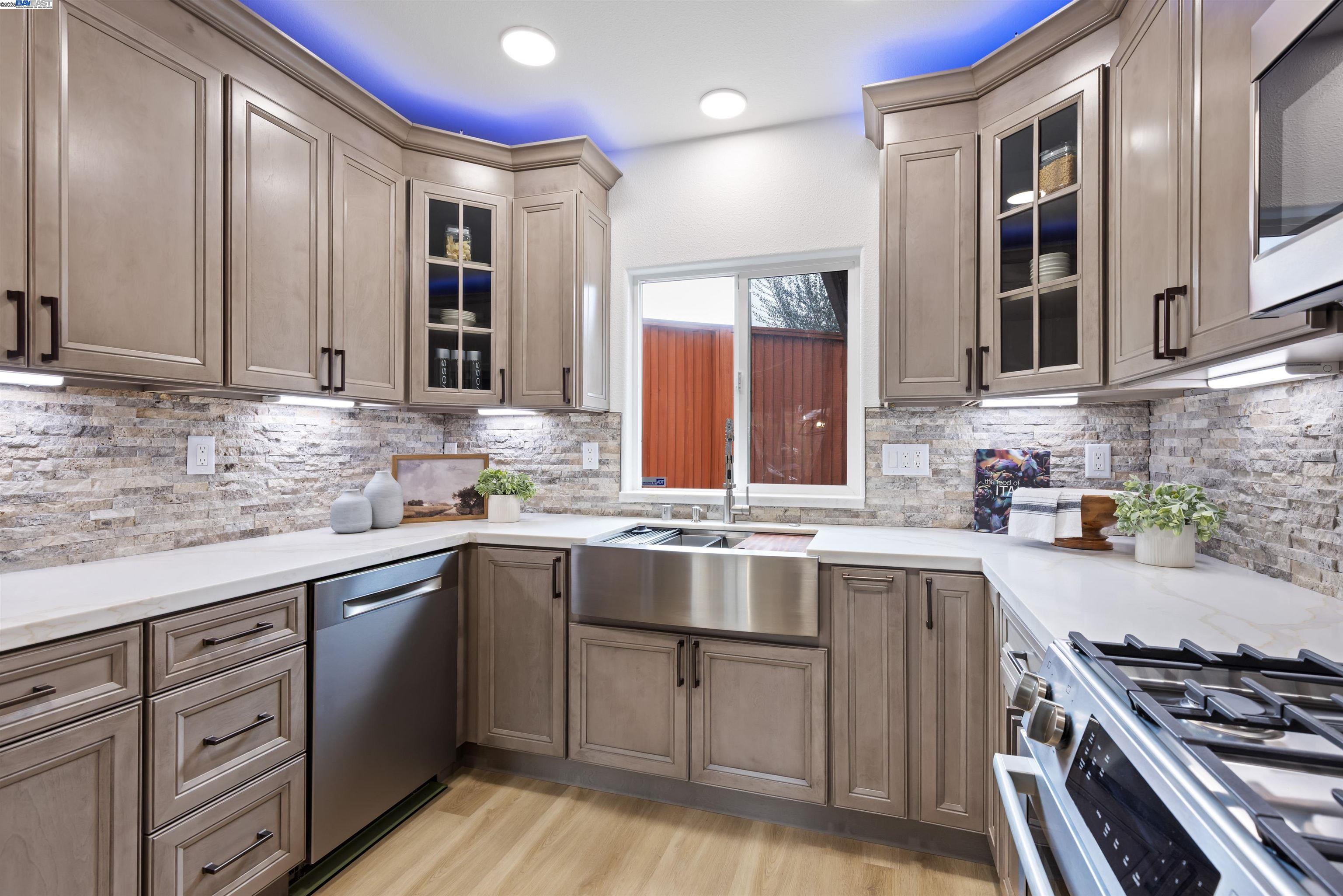 Detail Gallery Image 16 of 46 For 119 Mountview Ter, Benicia,  CA 94510 - 4 Beds | 2/1 Baths