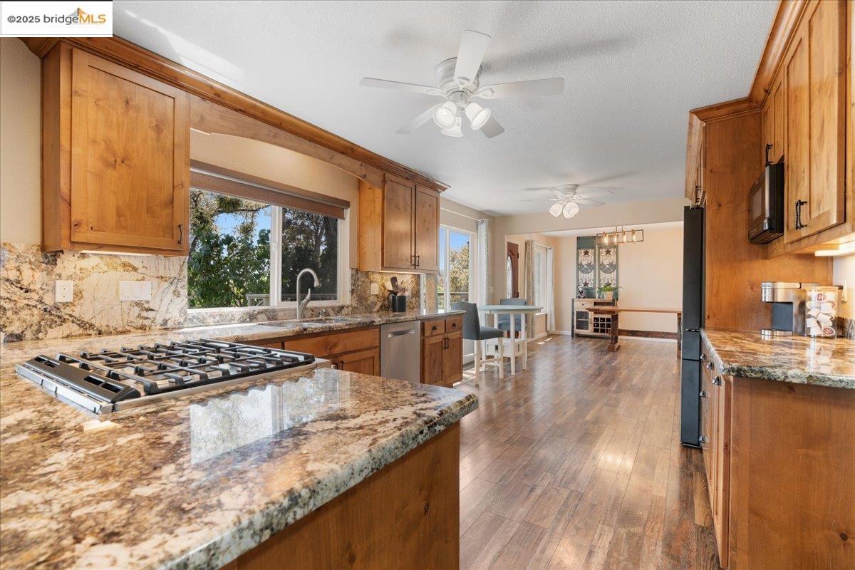 Detail Gallery Image 12 of 60 For 11020 Homestead Ln, Penn Valley,  CA 95946 - 3 Beds | 2 Baths