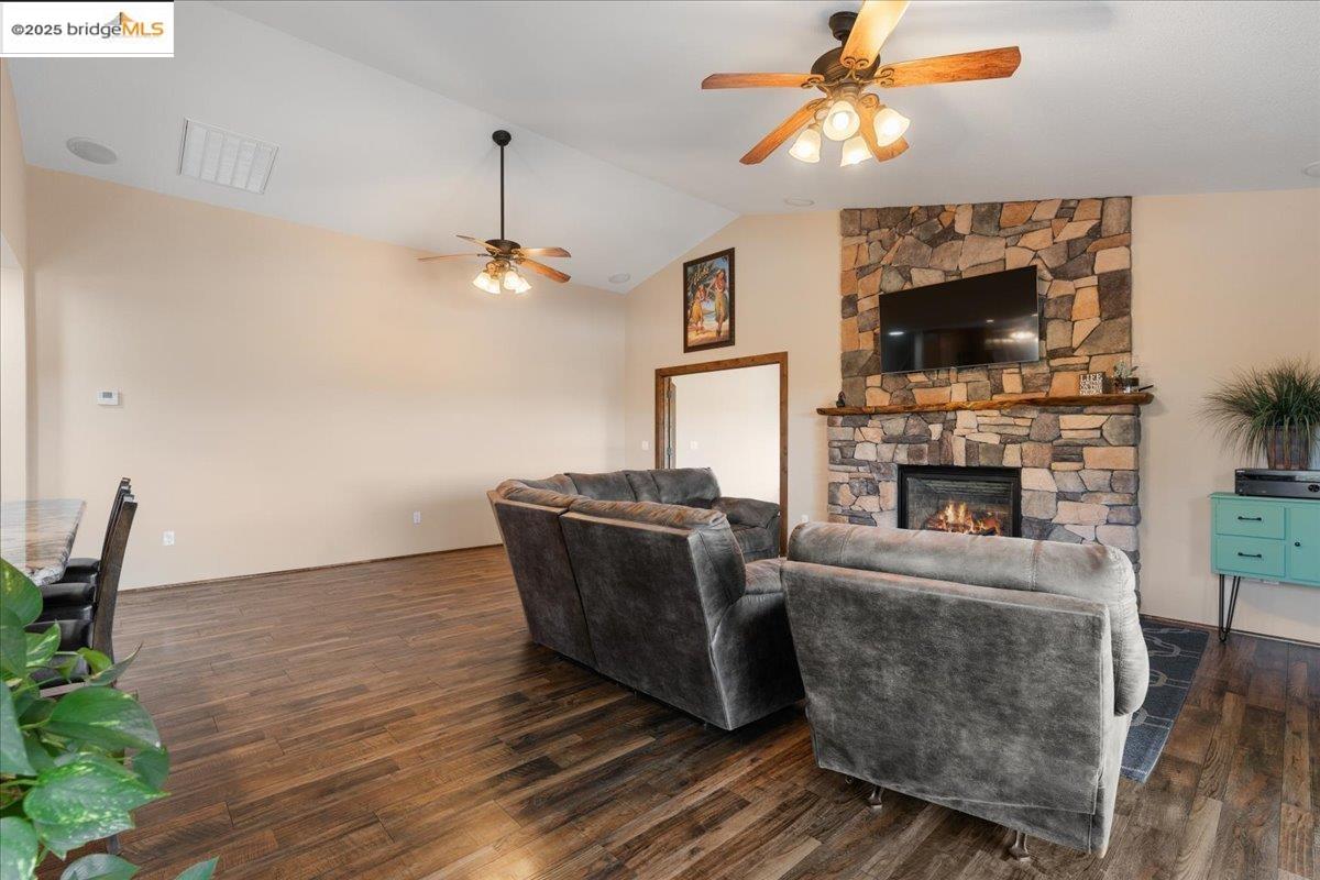 Detail Gallery Image 24 of 60 For 11020 Homestead Ln, Penn Valley,  CA 95946 - 3 Beds | 2 Baths
