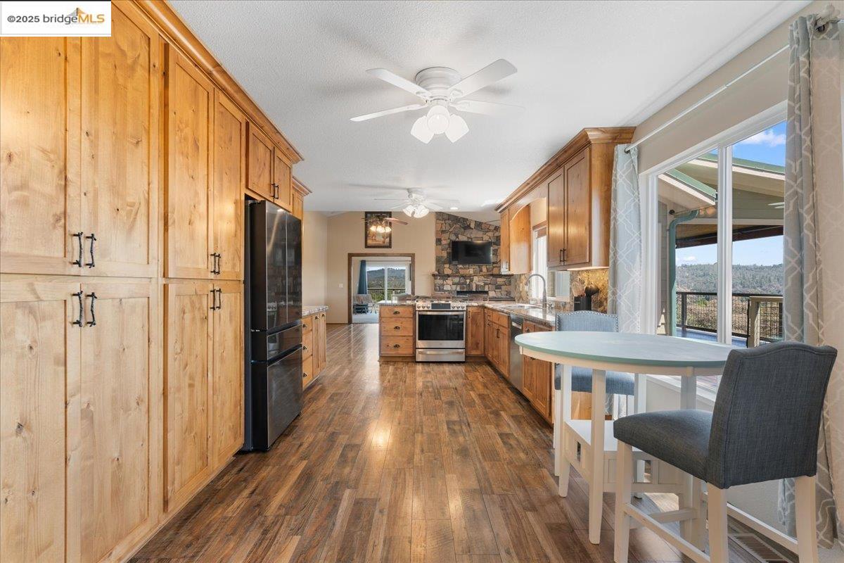 Detail Gallery Image 10 of 60 For 11020 Homestead Ln, Penn Valley,  CA 95946 - 3 Beds | 2 Baths