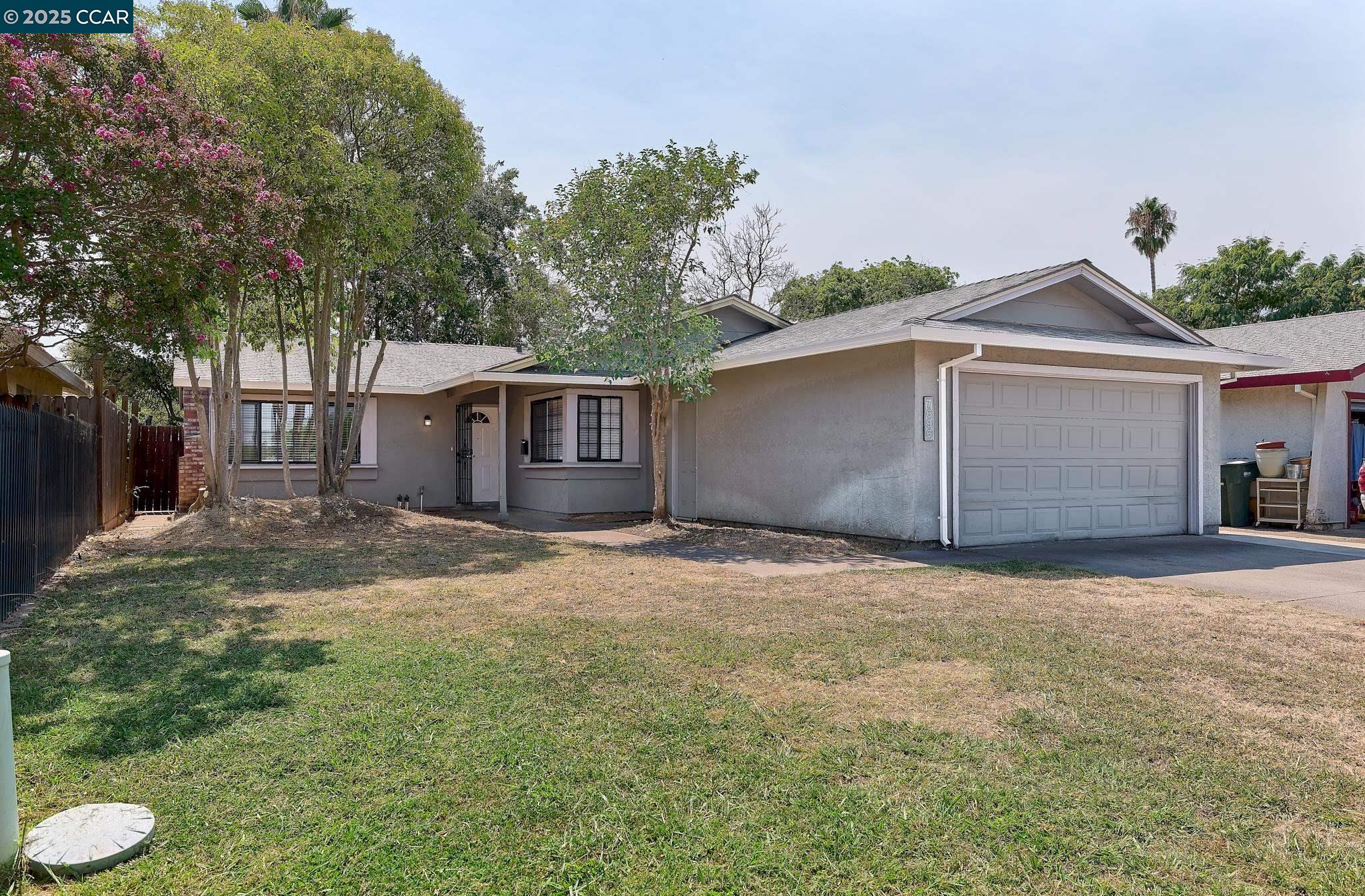 Detail Gallery Image 2 of 22 For 7696 20th Ave, Sacramento,  CA 95820 - 4 Beds | 2 Baths