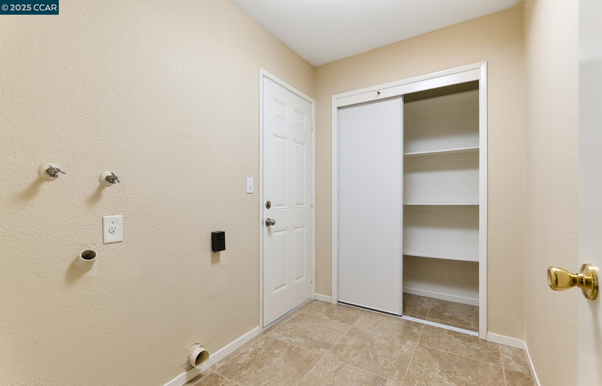 Detail Gallery Image 19 of 22 For 7696 20th Ave, Sacramento,  CA 95820 - 4 Beds | 2 Baths