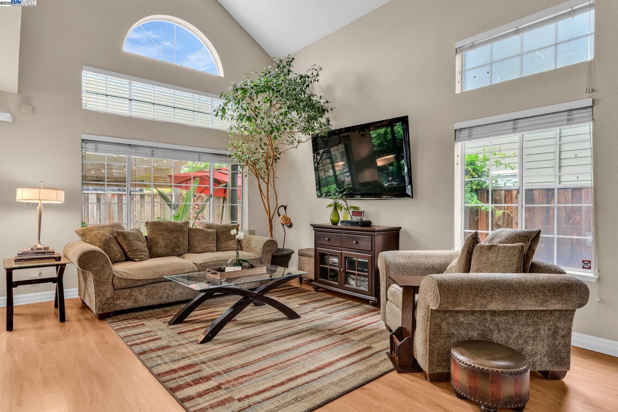 Detail Gallery Image 4 of 43 For 5473 Rainflower Dr, Livermore,  CA 94551 - 3 Beds | 2/1 Baths