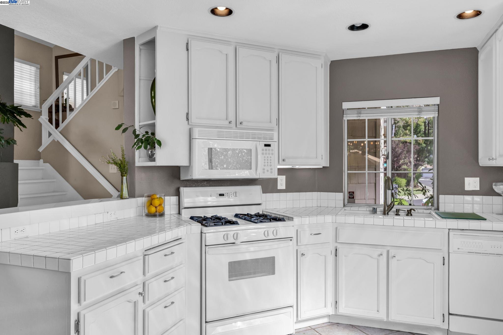 Detail Gallery Image 9 of 43 For 5473 Rainflower Dr, Livermore,  CA 94551 - 3 Beds | 2/1 Baths