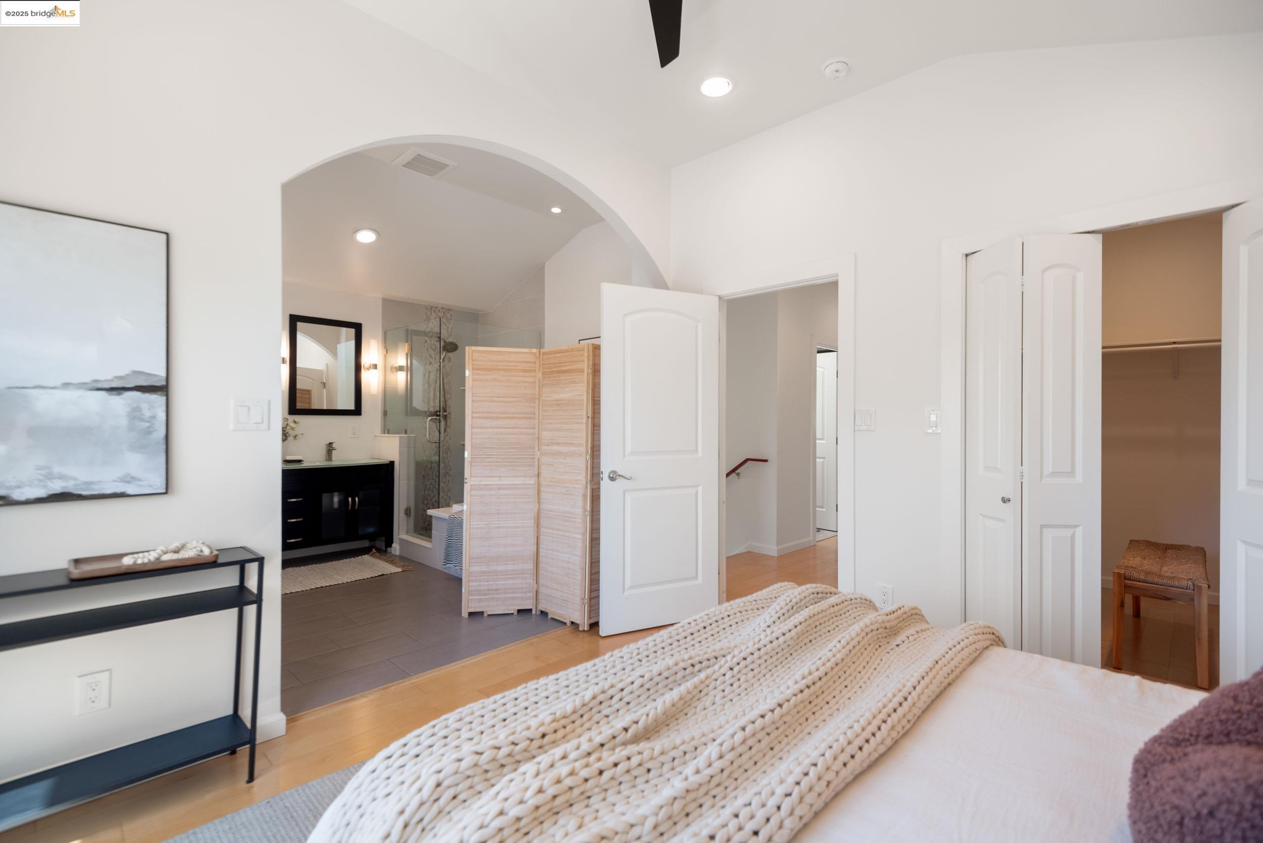 Detail Gallery Image 14 of 33 For 2221 E 31st St, Oakland,  CA 94602 - 3 Beds | 2/1 Baths