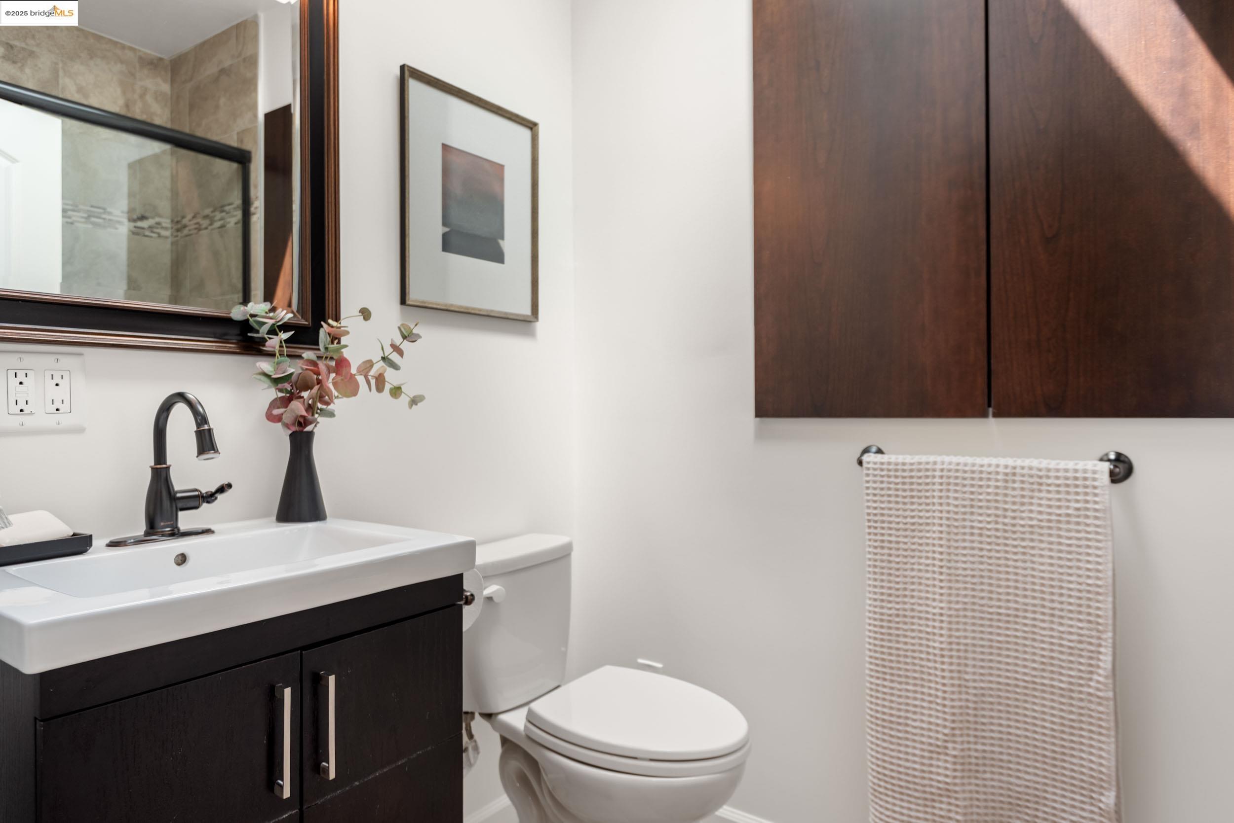 Detail Gallery Image 19 of 33 For 2221 E 31st St, Oakland,  CA 94602 - 3 Beds | 2/1 Baths