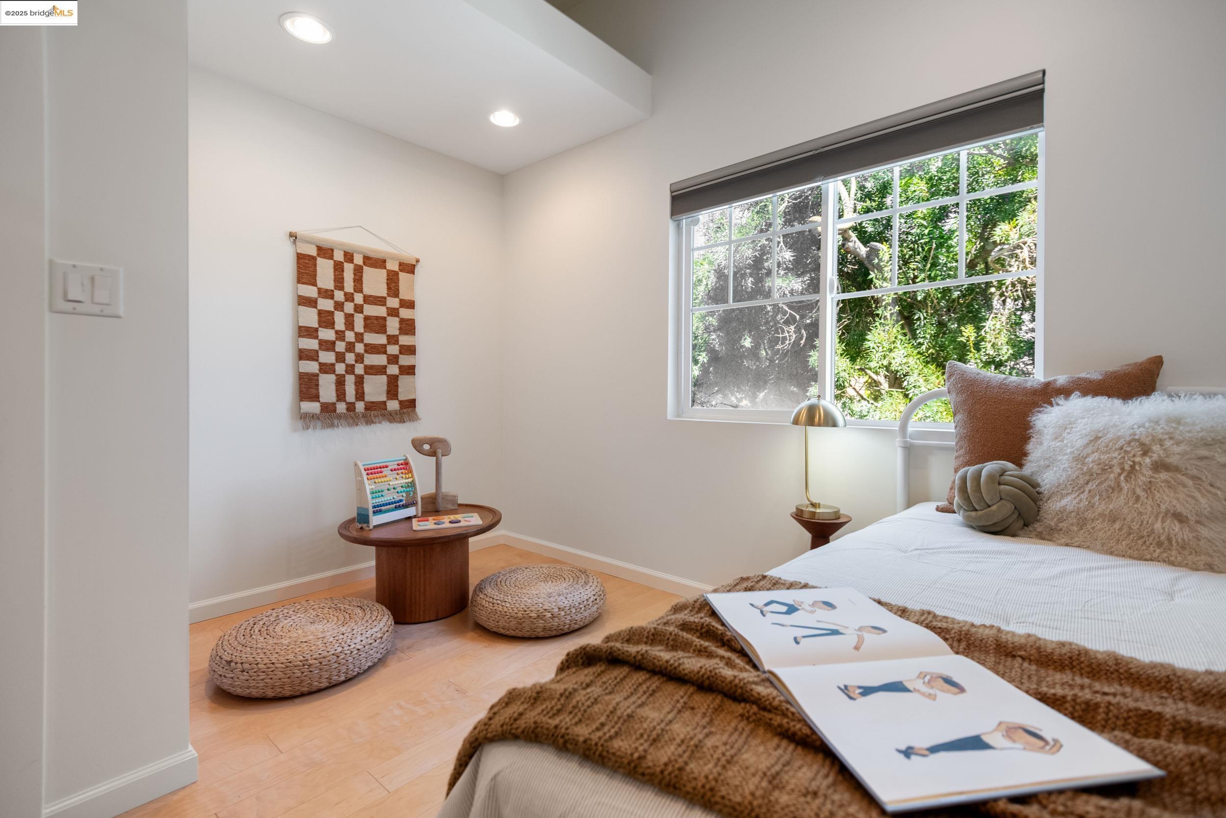 Detail Gallery Image 23 of 33 For 2221 E 31st St, Oakland,  CA 94602 - 3 Beds | 2/1 Baths