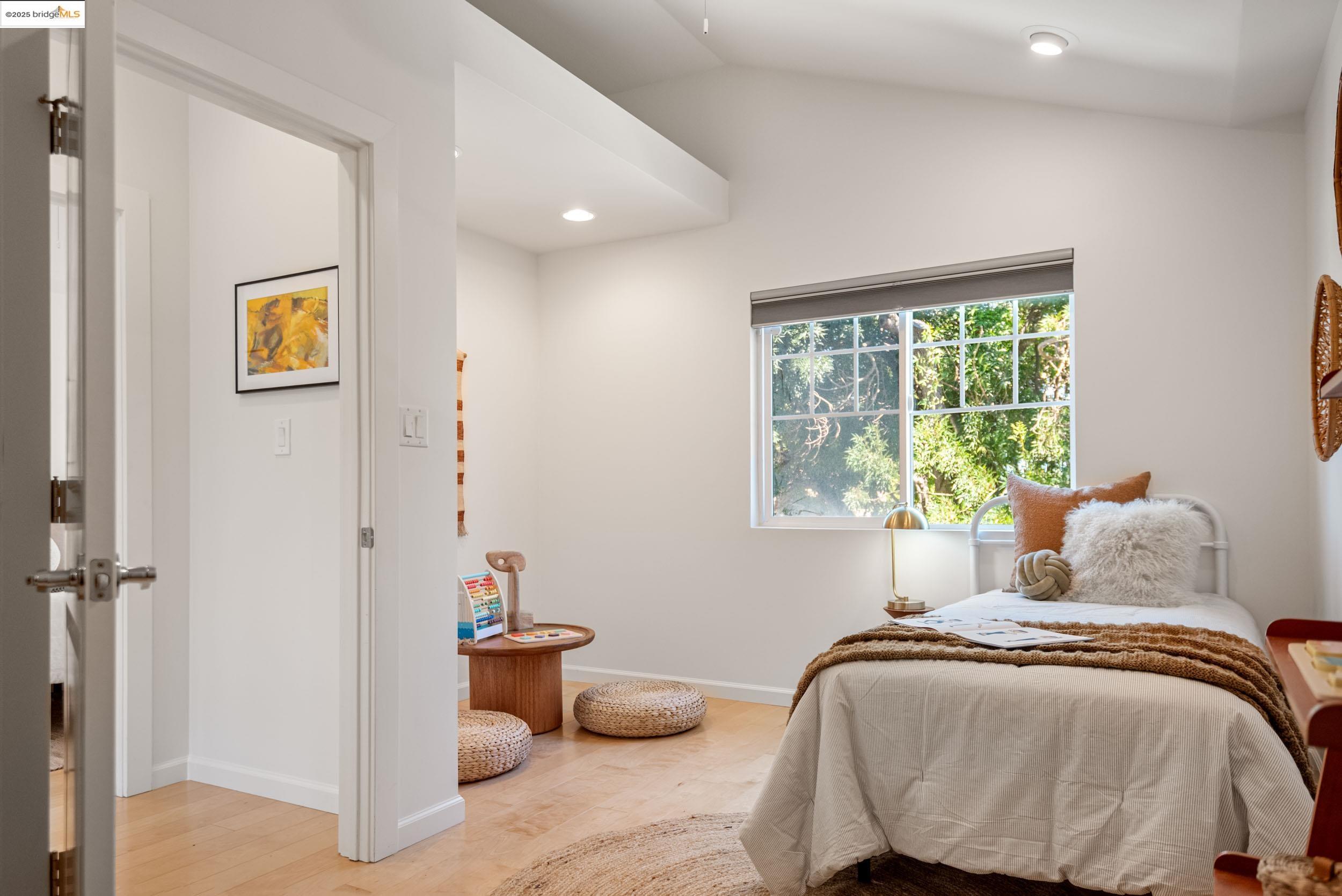 Detail Gallery Image 24 of 33 For 2221 E 31st St, Oakland,  CA 94602 - 3 Beds | 2/1 Baths
