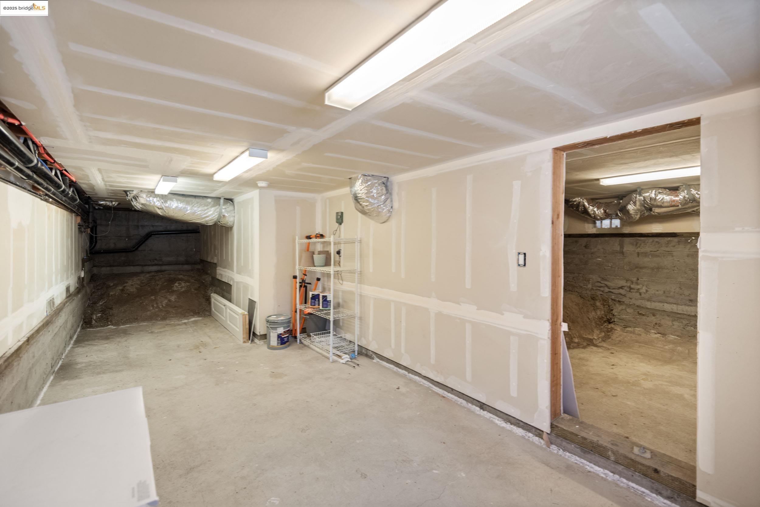 Detail Gallery Image 31 of 33 For 2221 E 31st St, Oakland,  CA 94602 - 3 Beds | 2/1 Baths