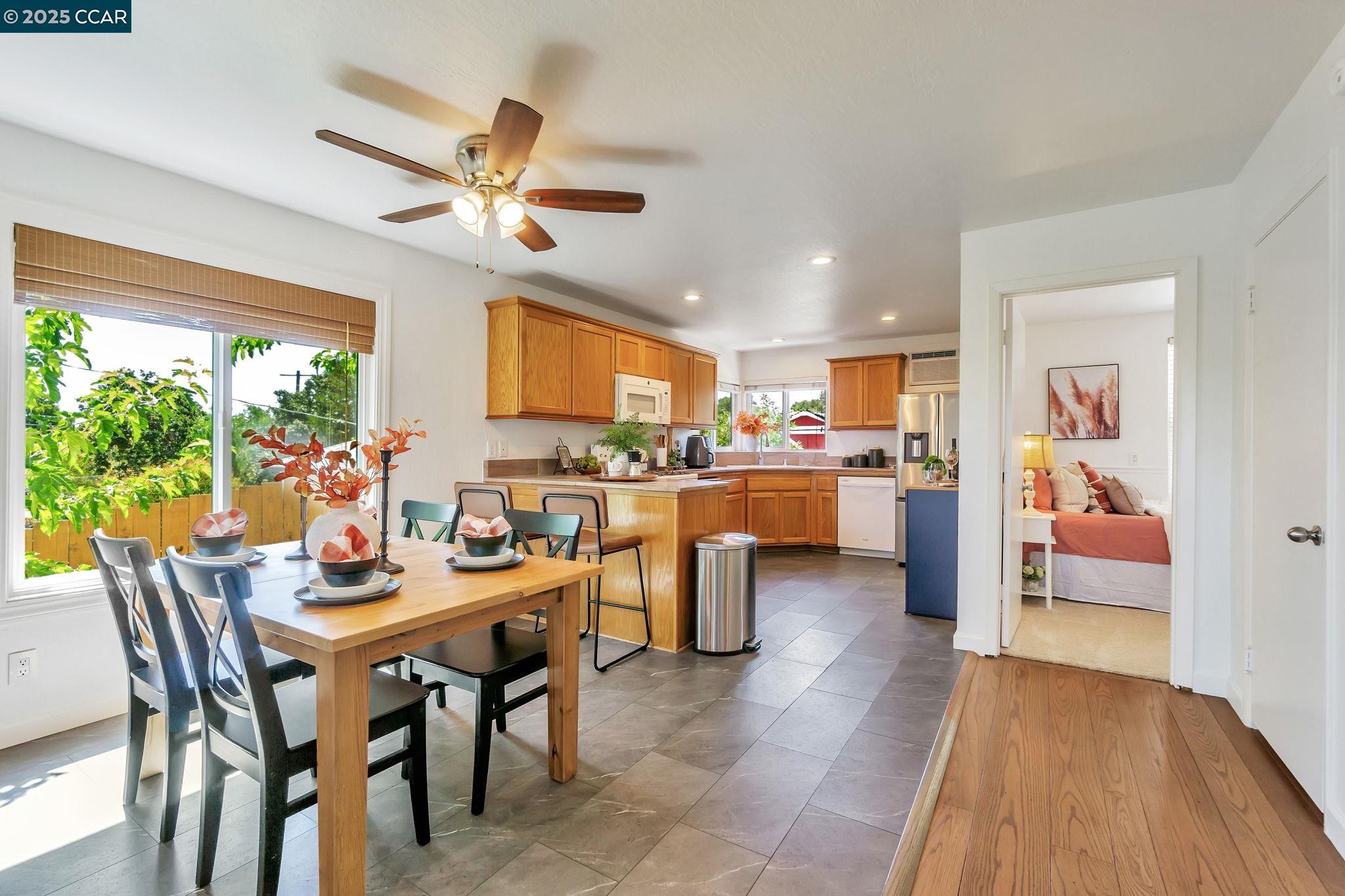 Detail Gallery Image 16 of 42 For 2490 Birch St, Martinez,  CA 94553 - 2 Beds | 2 Baths