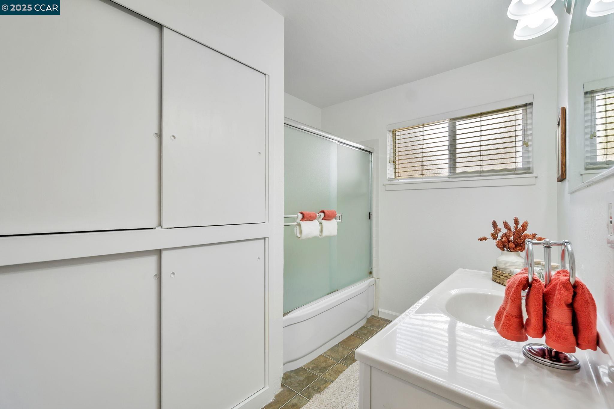 Detail Gallery Image 25 of 42 For 2490 Birch St, Martinez,  CA 94553 - 2 Beds | 2 Baths