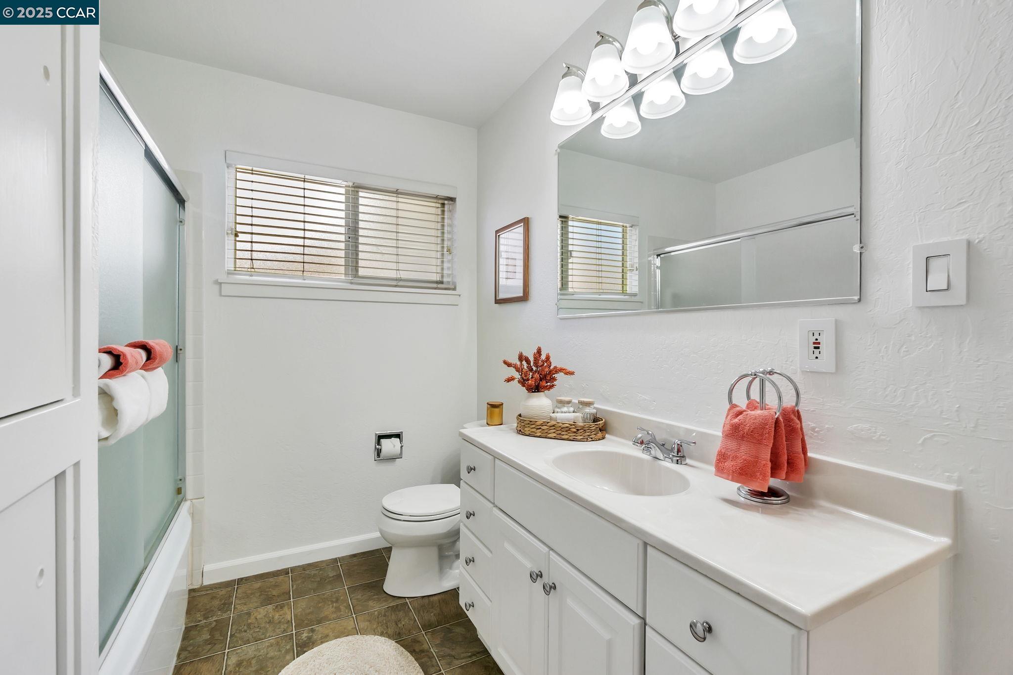 Detail Gallery Image 26 of 42 For 2490 Birch St, Martinez,  CA 94553 - 2 Beds | 2 Baths