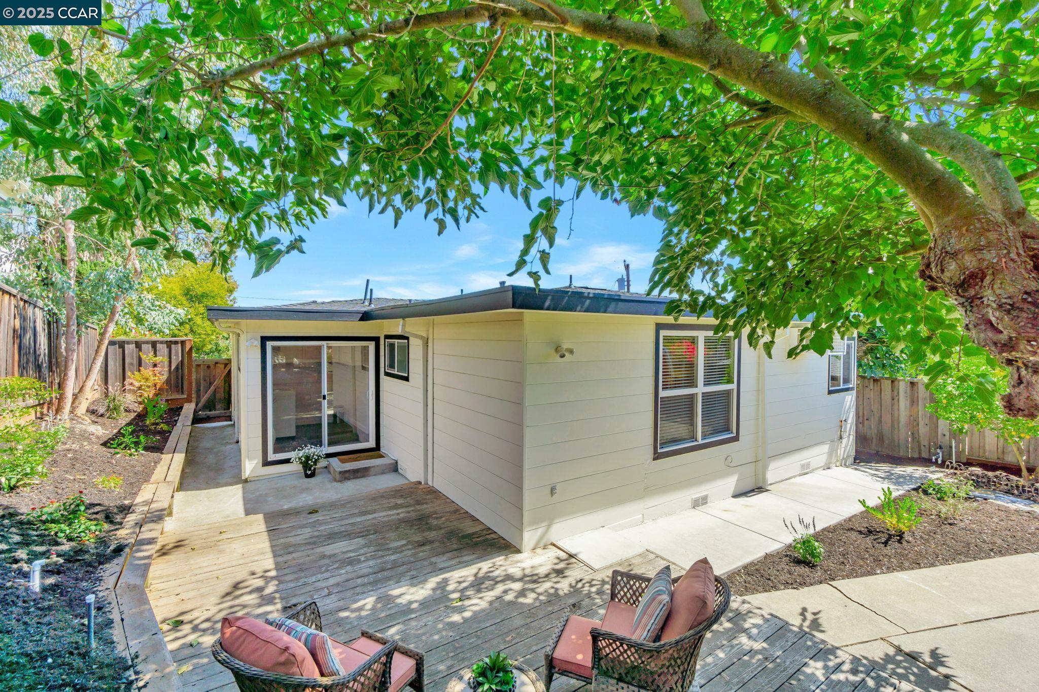 Detail Gallery Image 40 of 42 For 2490 Birch St, Martinez,  CA 94553 - 2 Beds | 2 Baths