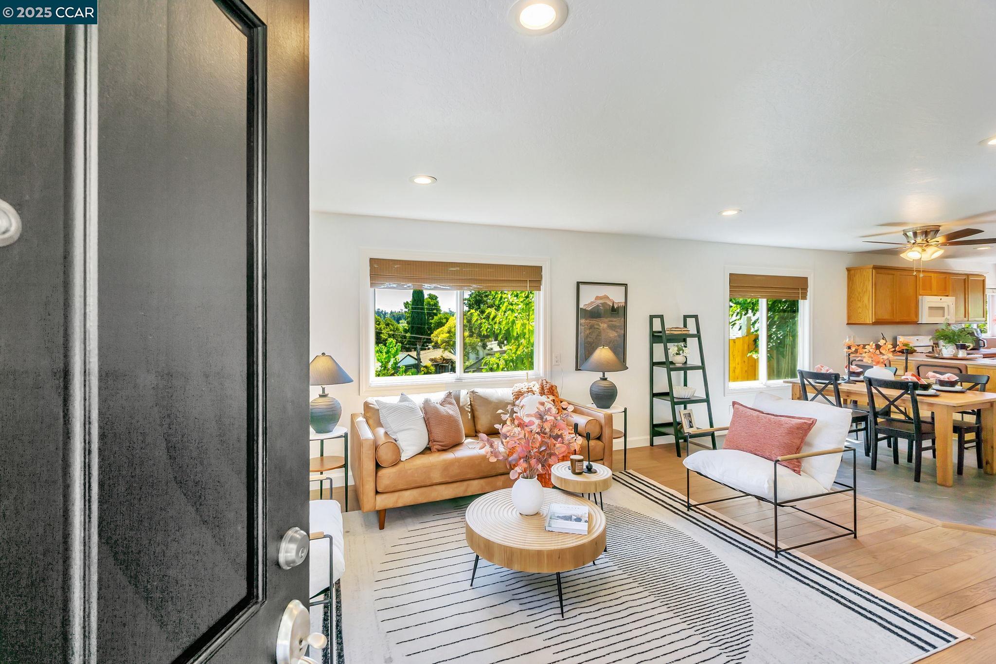 Detail Gallery Image 6 of 42 For 2490 Birch St, Martinez,  CA 94553 - 2 Beds | 2 Baths