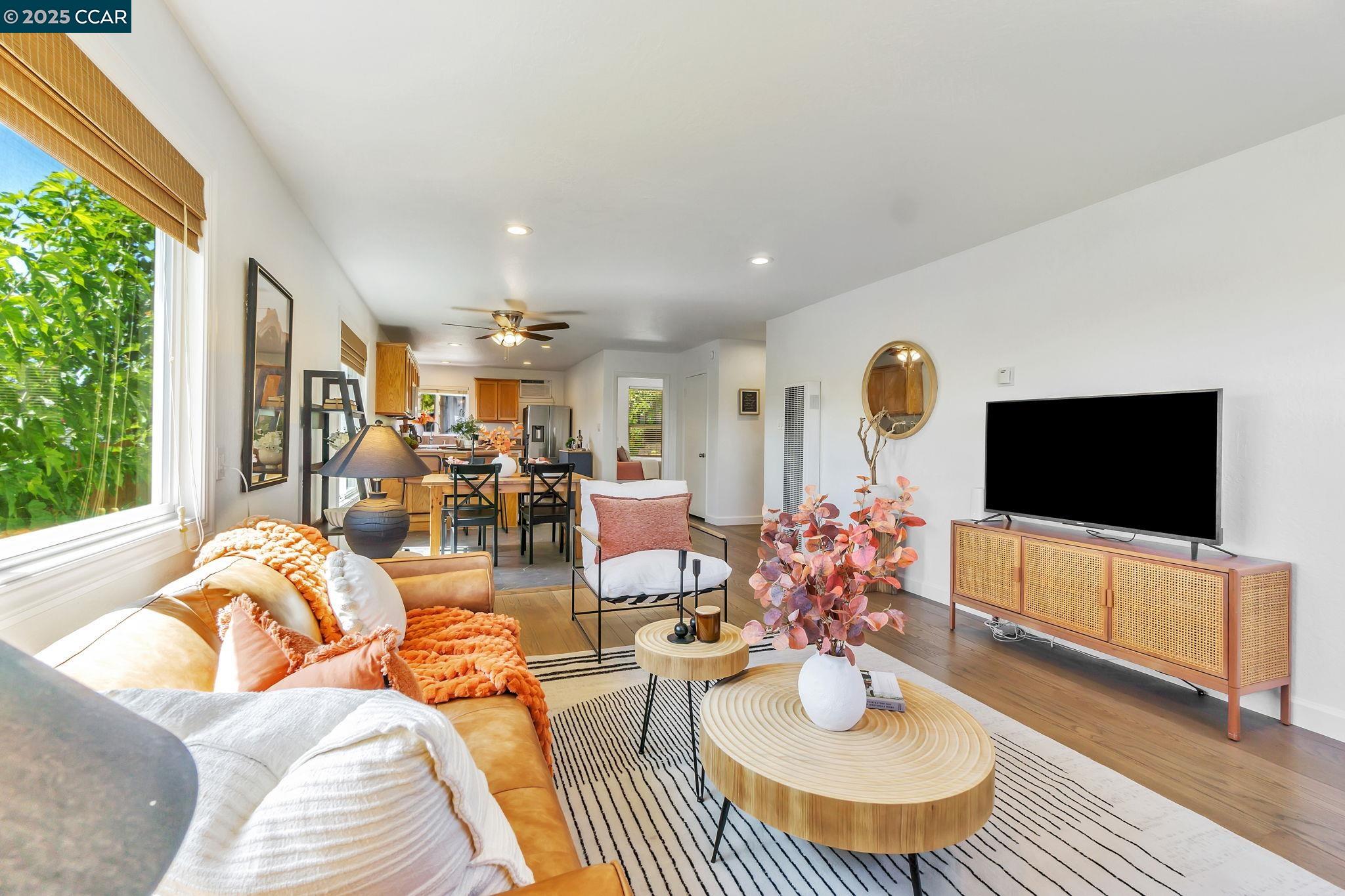 Detail Gallery Image 8 of 42 For 2490 Birch St, Martinez,  CA 94553 - 2 Beds | 2 Baths