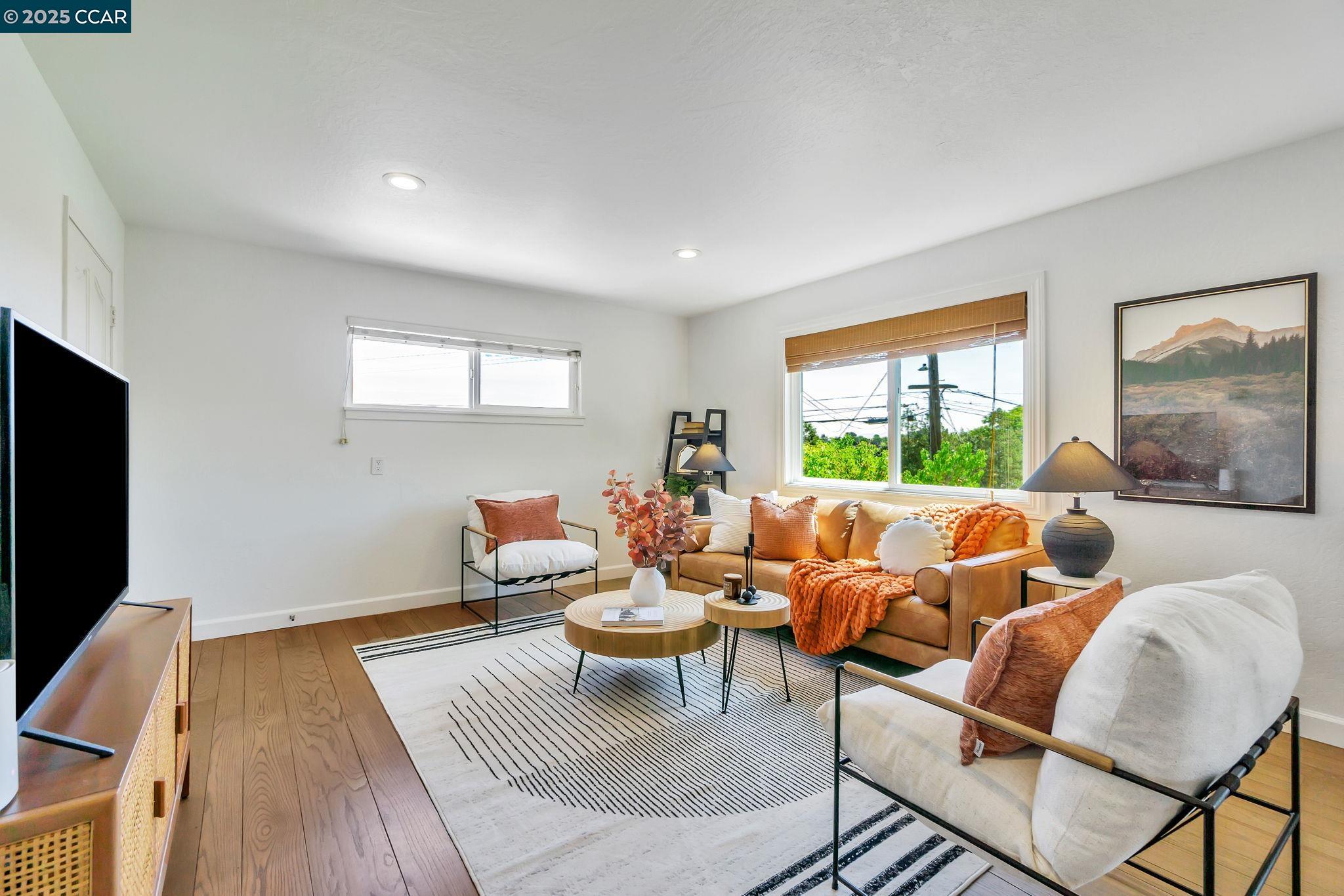 Detail Gallery Image 9 of 42 For 2490 Birch St, Martinez,  CA 94553 - 2 Beds | 2 Baths