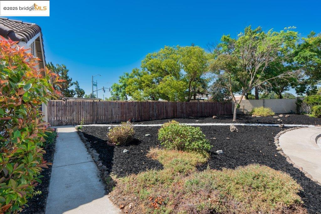 Detail Gallery Image 3 of 40 For 1927 Babbe St, Oakley,  CA 94561 - 3 Beds | 2 Baths