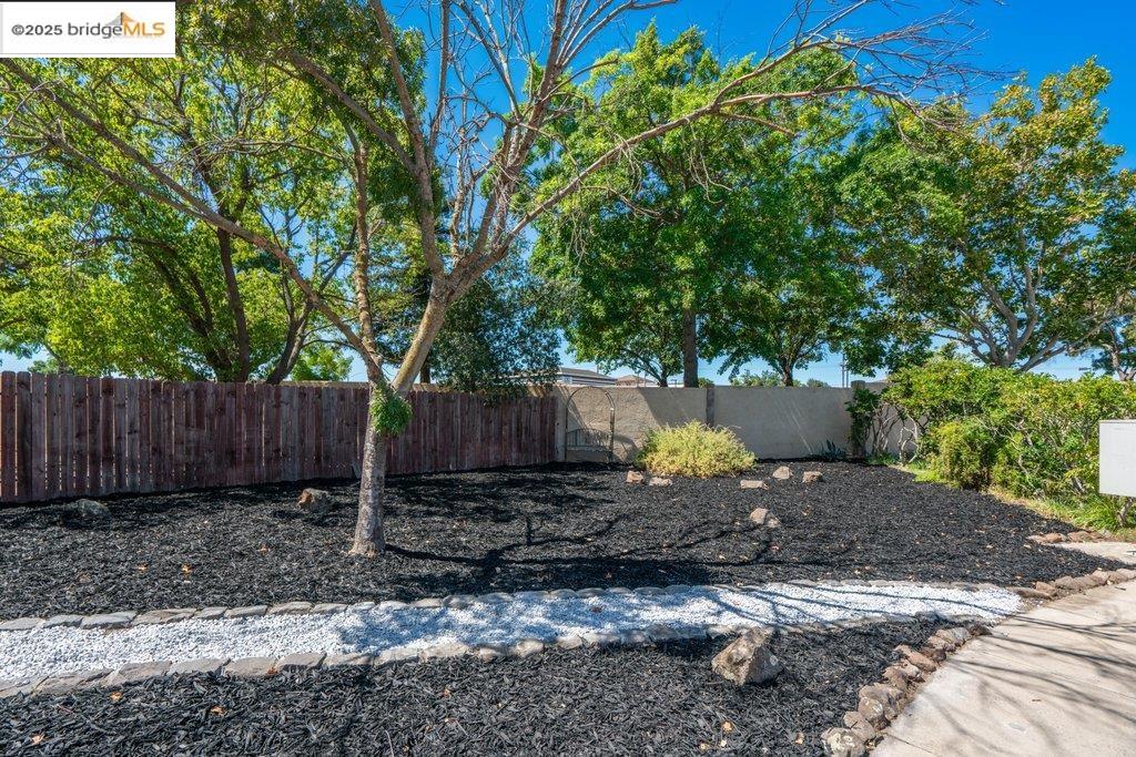Detail Gallery Image 4 of 40 For 1927 Babbe St, Oakley,  CA 94561 - 3 Beds | 2 Baths