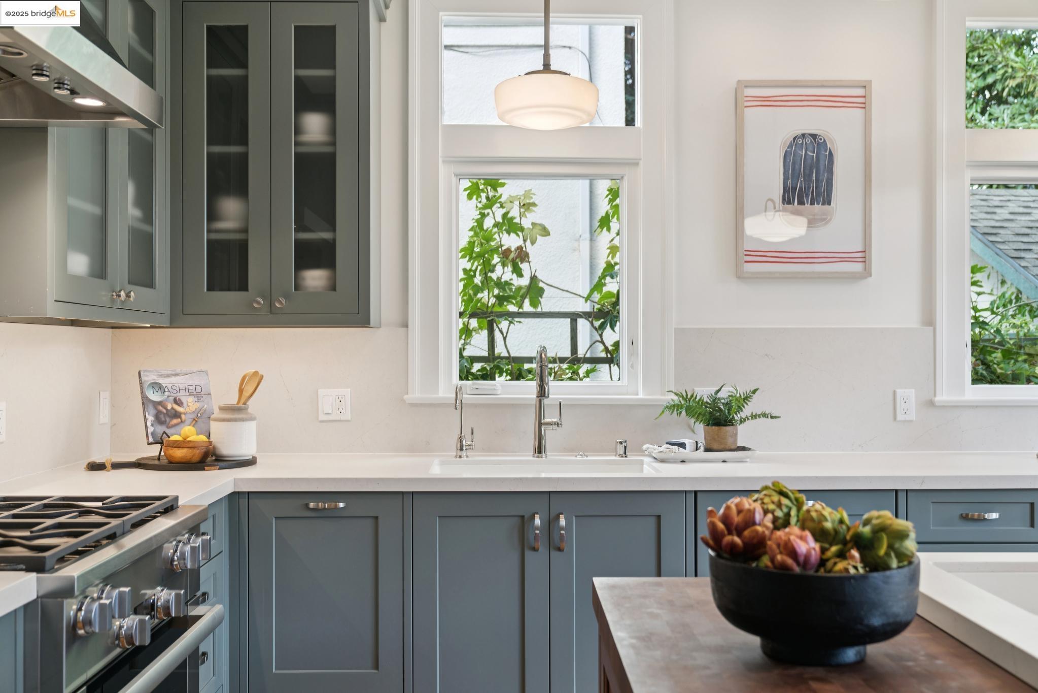 Detail Gallery Image 13 of 60 For 408 Euclid Ave, Oakland,  CA 94610 - 4 Beds | 3 Baths