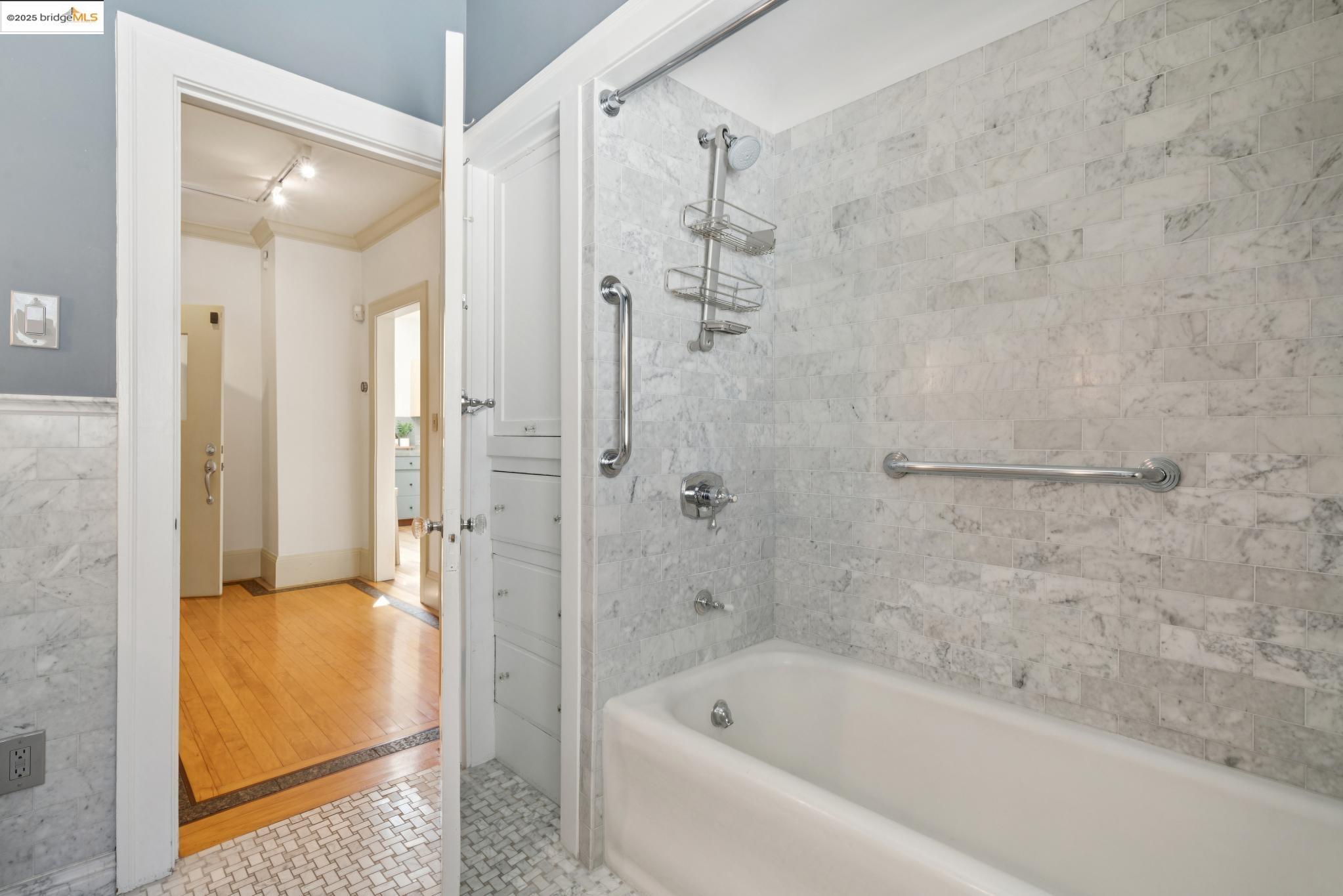Detail Gallery Image 42 of 60 For 408 Euclid Ave, Oakland,  CA 94610 - 4 Beds | 3 Baths