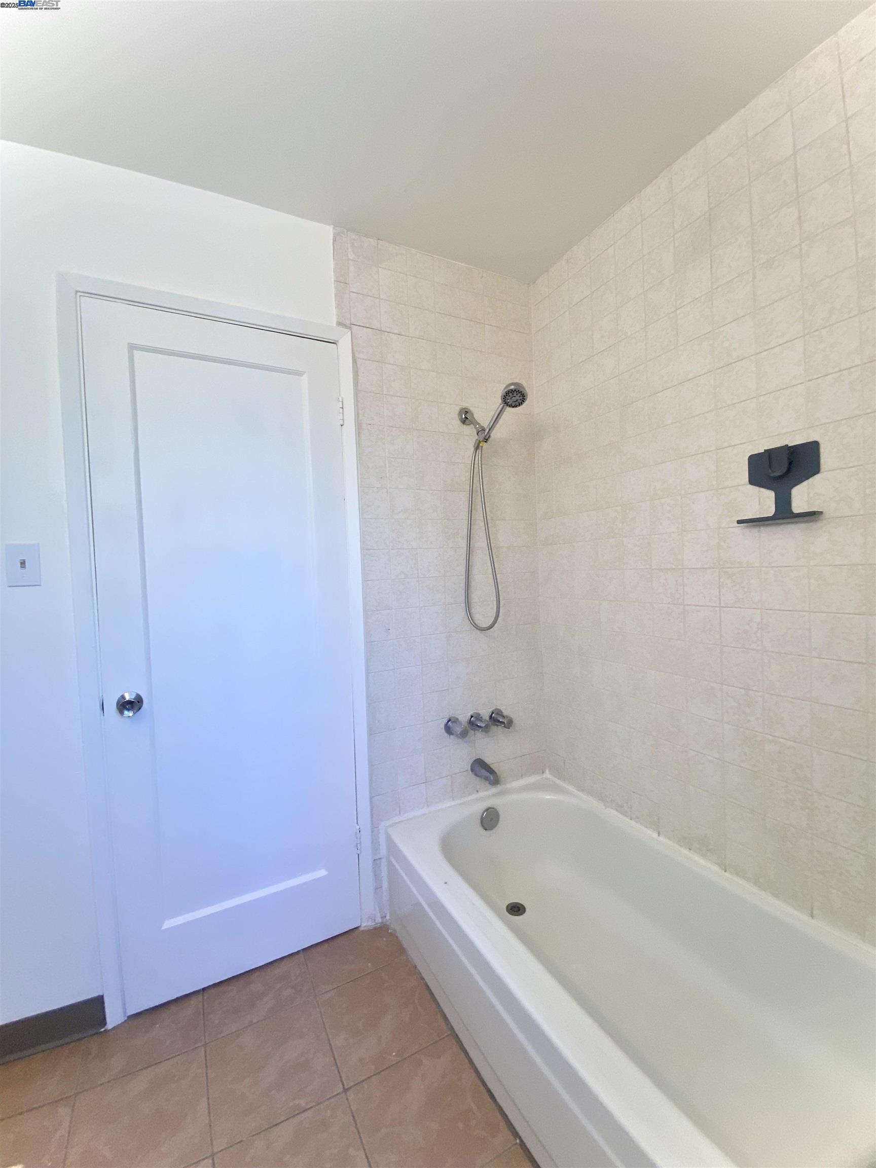 Detail Gallery Image 16 of 23 For 21284 Tyee St, Castro Valley,  CA 94546 - 2 Beds | 1 Baths