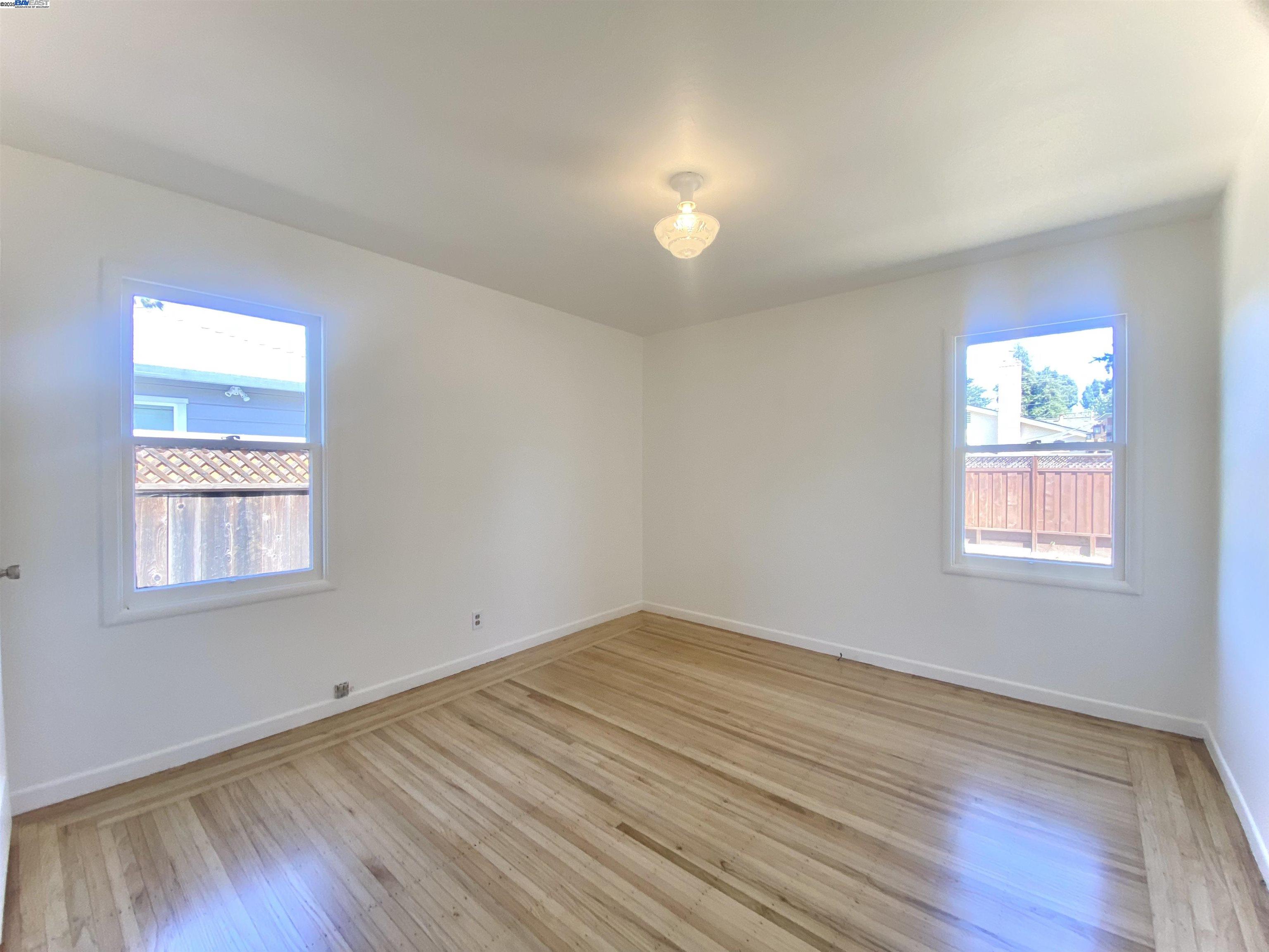 Detail Gallery Image 18 of 23 For 21284 Tyee St, Castro Valley,  CA 94546 - 2 Beds | 1 Baths