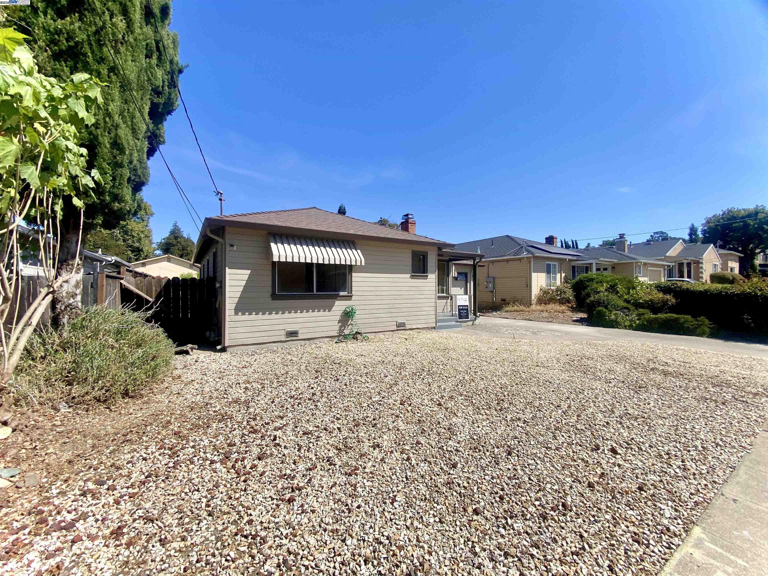 Detail Gallery Image 3 of 23 For 21284 Tyee St, Castro Valley,  CA 94546 - 2 Beds | 1 Baths