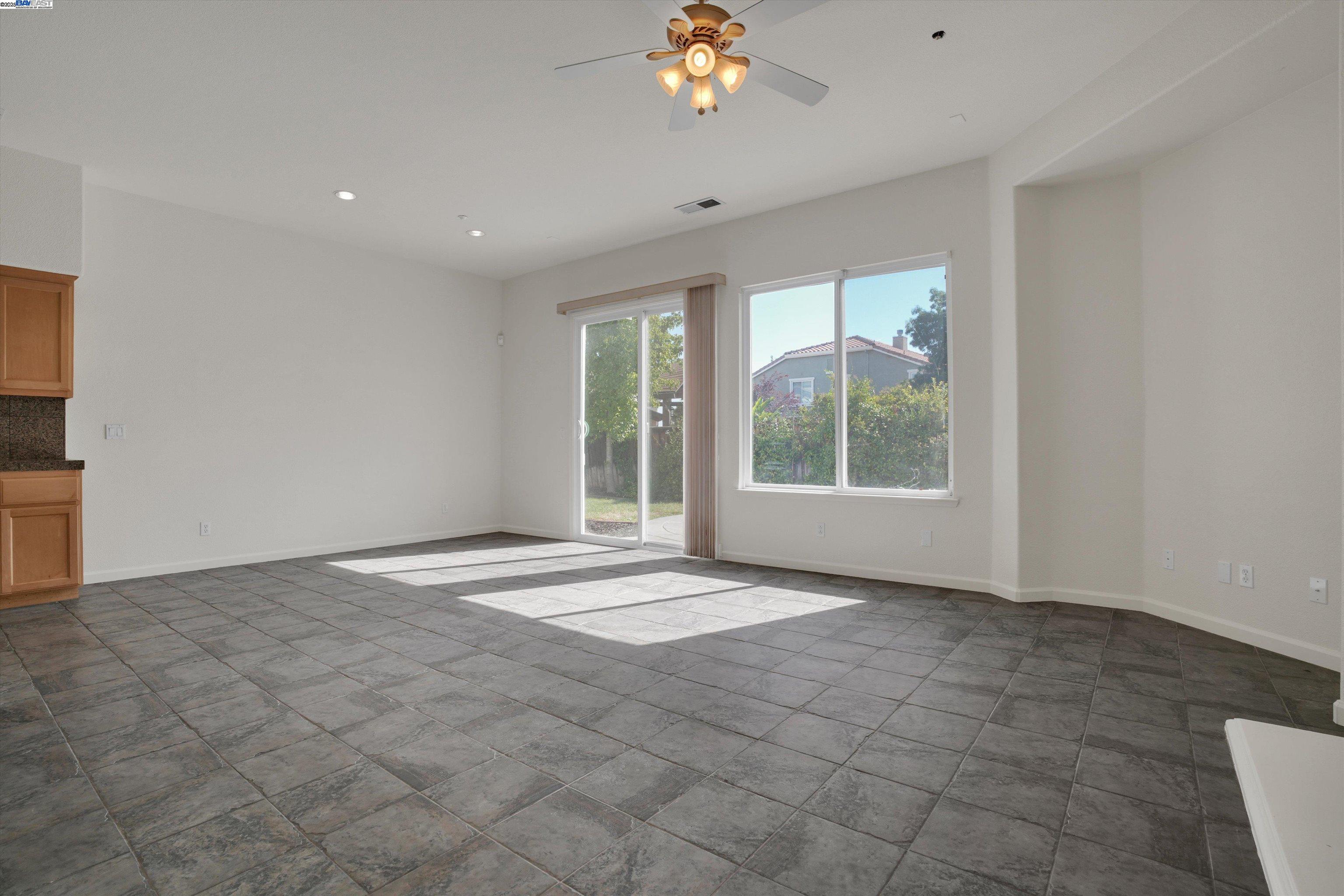 Detail Gallery Image 11 of 54 For 342 Roundhill Dr, Brentwood,  CA 94513 - 4 Beds | 3 Baths