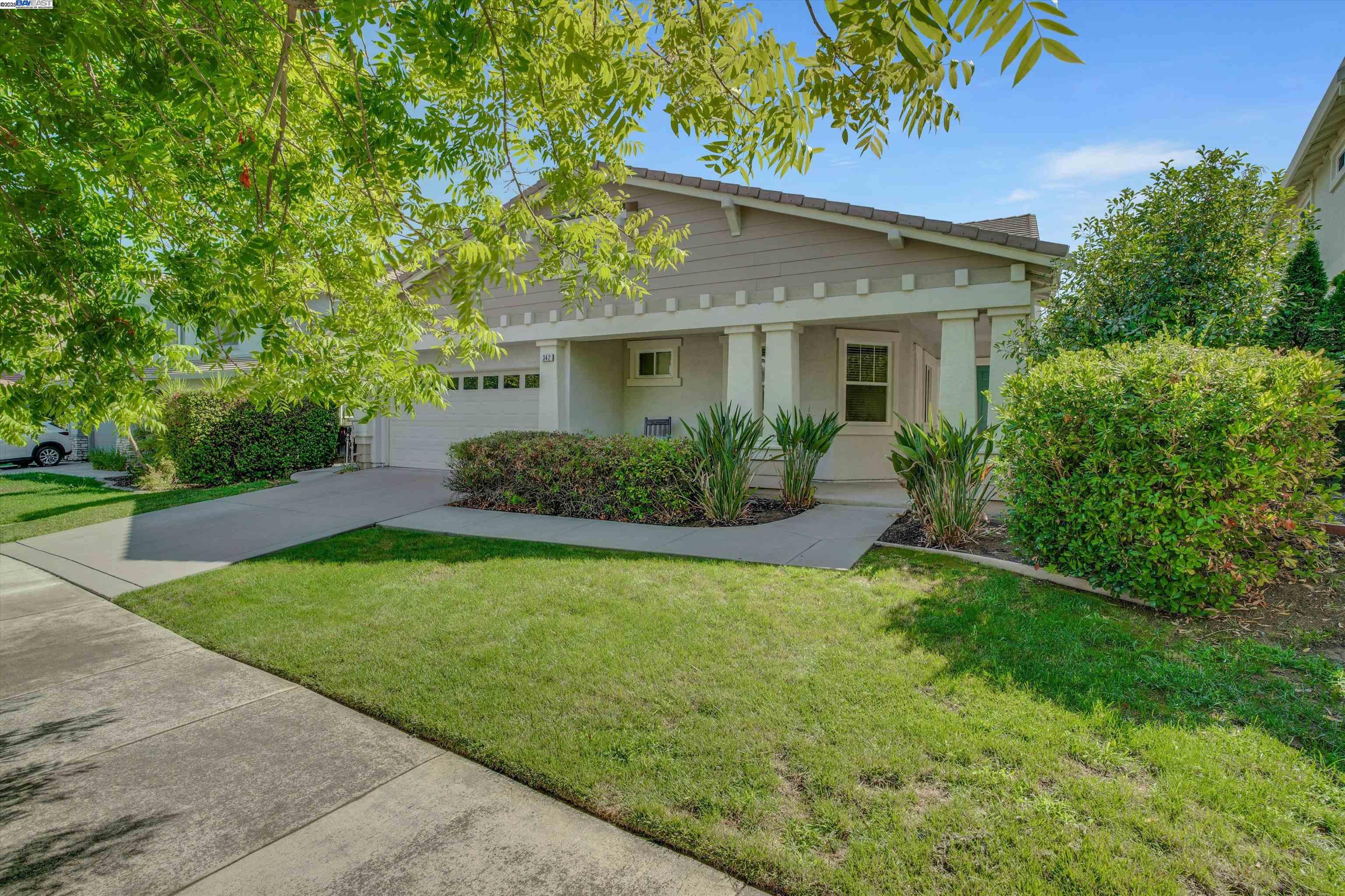 Detail Gallery Image 4 of 54 For 342 Roundhill Dr, Brentwood,  CA 94513 - 4 Beds | 3 Baths