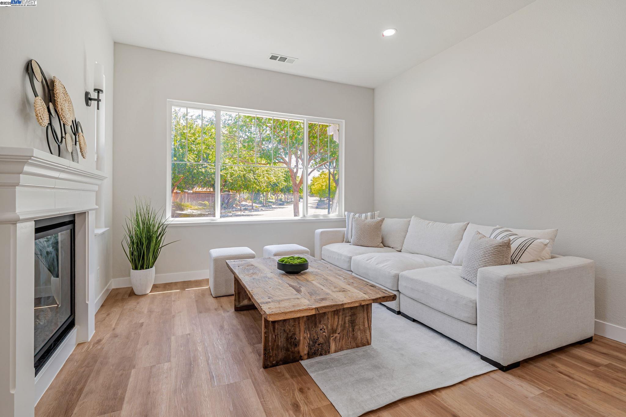 Detail Gallery Image 11 of 59 For 202 Sonia Way, Livermore,  CA 94550 - 4 Beds | 2 Baths