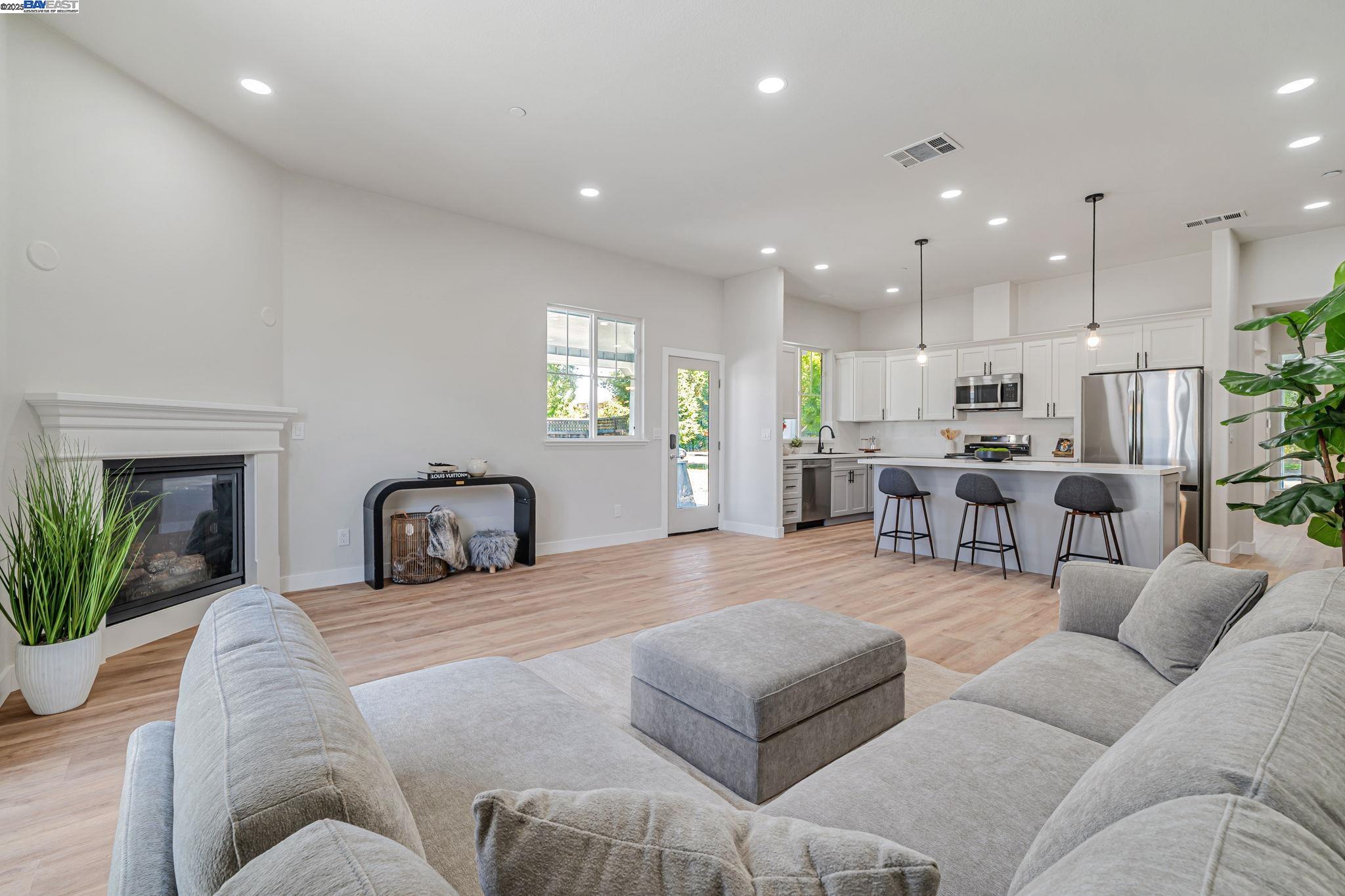 Detail Gallery Image 19 of 59 For 202 Sonia Way, Livermore,  CA 94550 - 4 Beds | 2 Baths