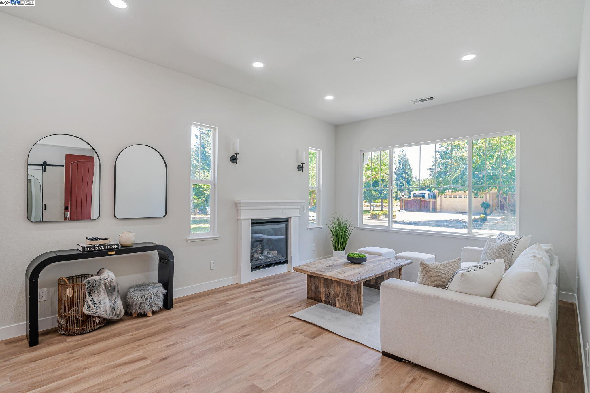 Detail Gallery Image 8 of 59 For 202 Sonia Way, Livermore,  CA 94550 - 4 Beds | 2 Baths
