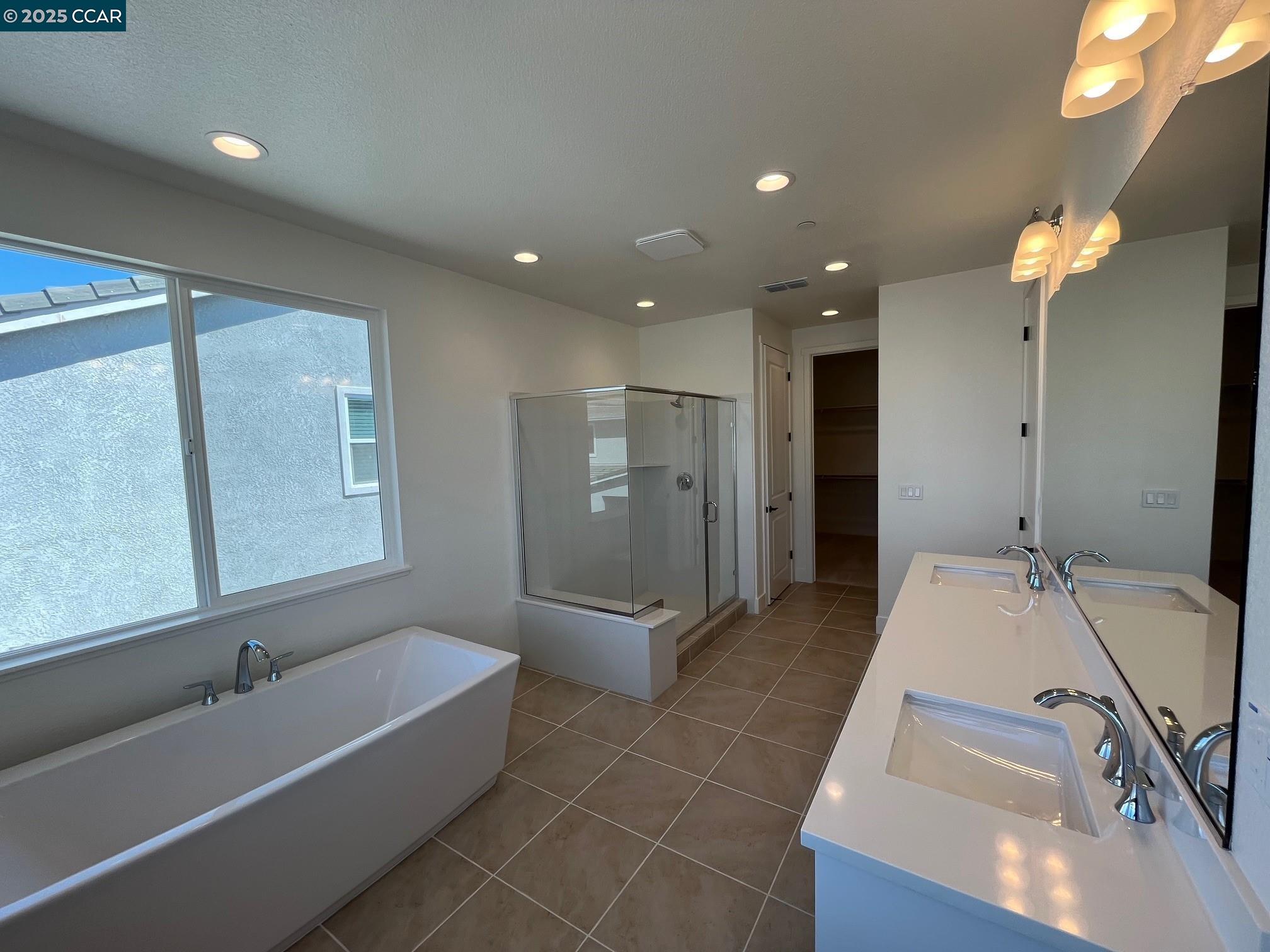 Detail Gallery Image 11 of 12 For 16121 Poulson Ct, Lathrop,  CA 95330 - 5 Beds | 4/1 Baths