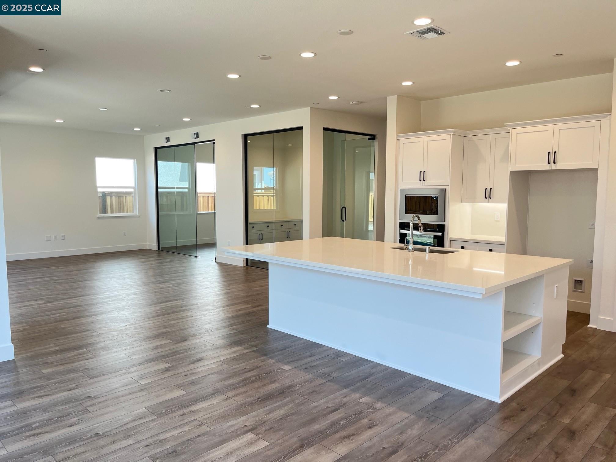 Detail Gallery Image 3 of 12 For 16121 Poulson Ct, Lathrop,  CA 95330 - 5 Beds | 4/1 Baths