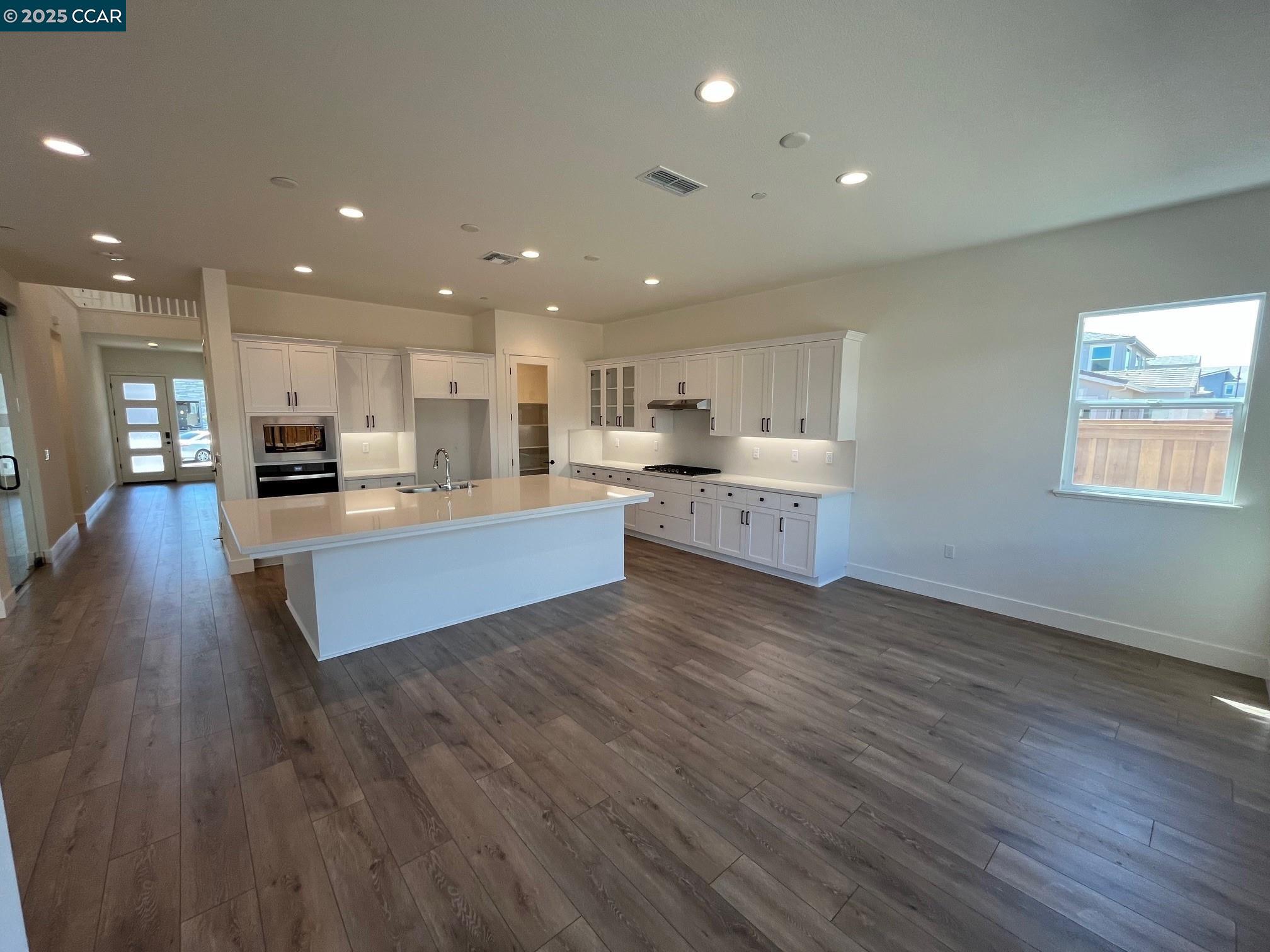 Detail Gallery Image 6 of 12 For 16121 Poulson Ct, Lathrop,  CA 95330 - 5 Beds | 4/1 Baths